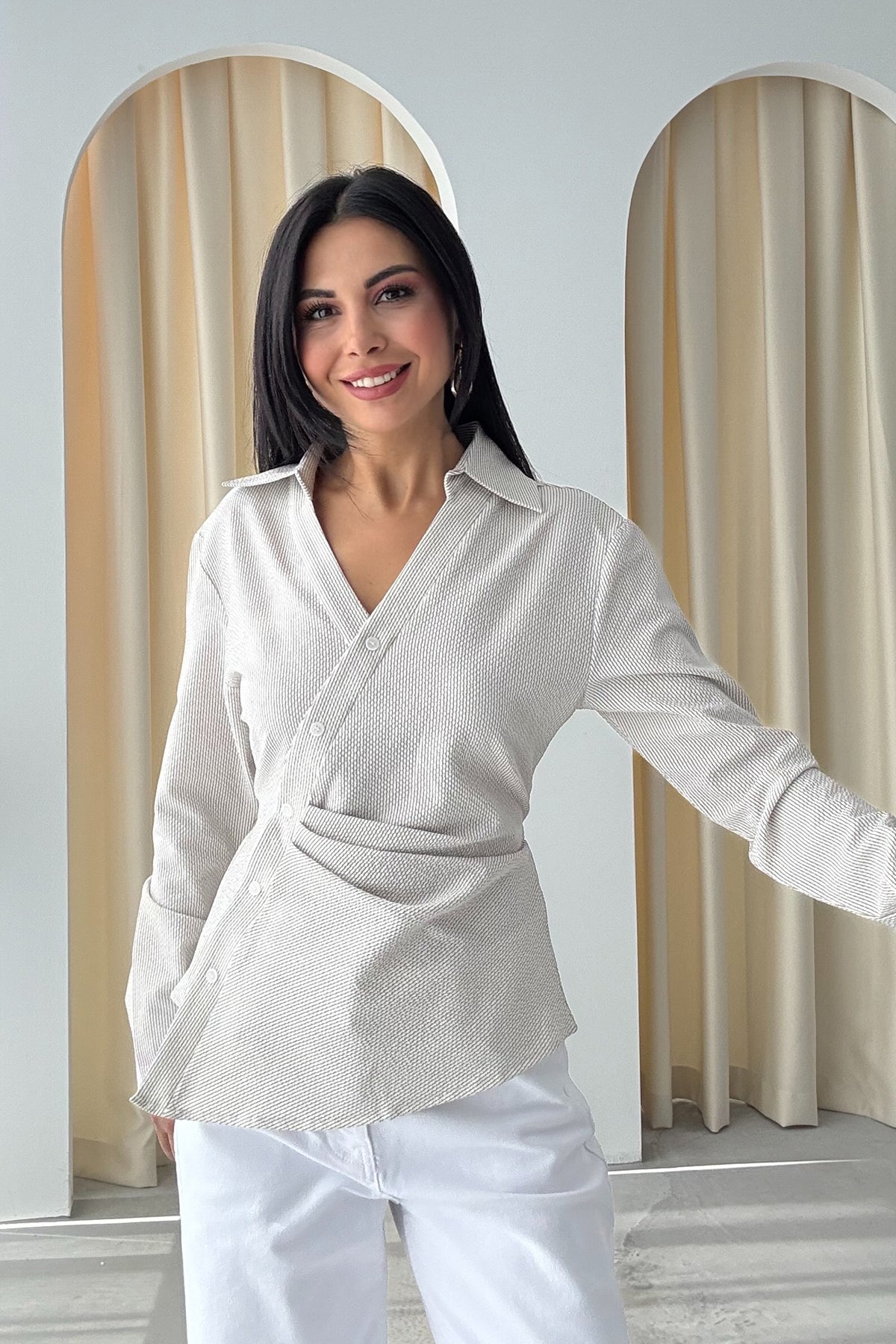 Ekru Asimetrik Düğmeli Drapeli Gömlek SY-3318-Ekru