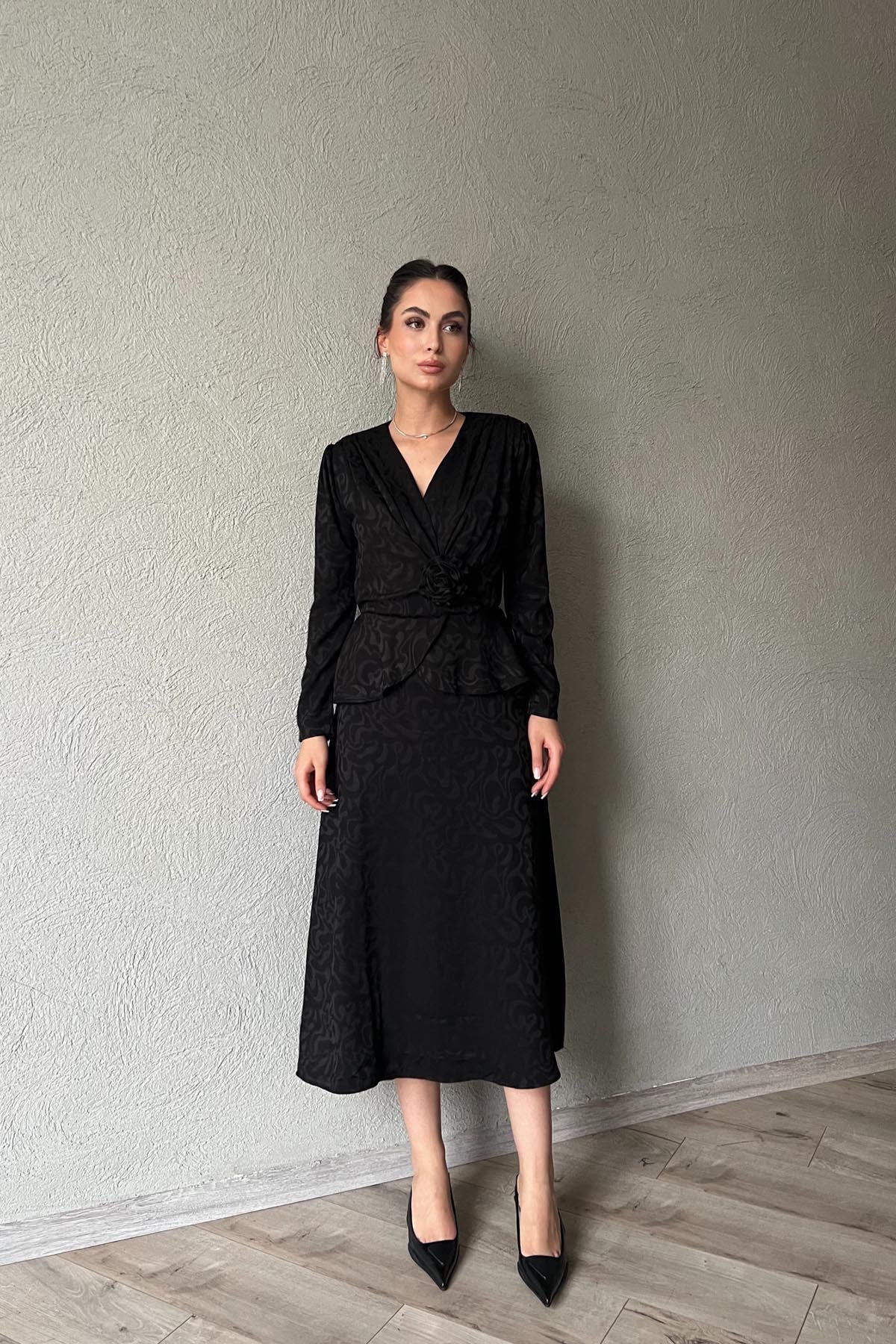 Siyah Gül Broş ve Pile Detaylı Kruvaze Elbise SY-1775-Siyah