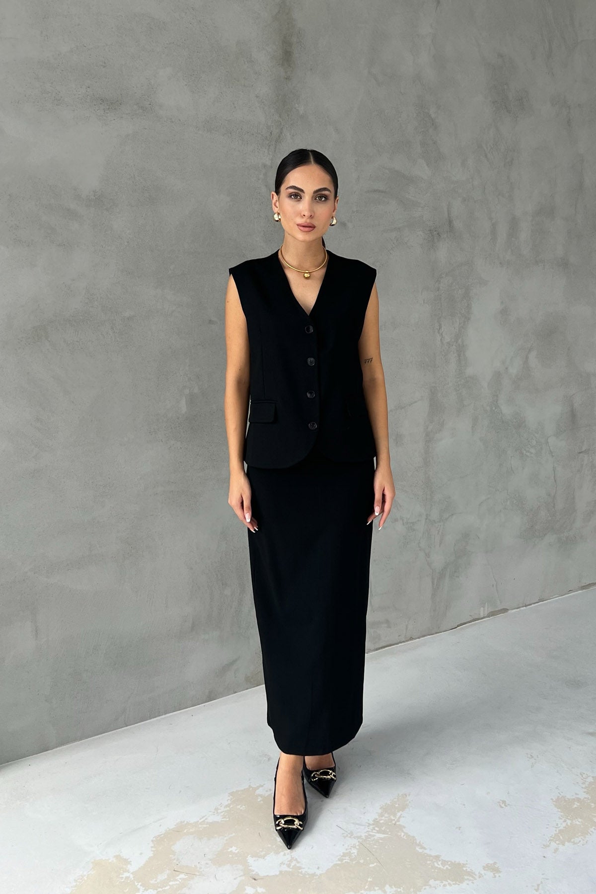 Siyah Arkası Kısa Kemer Detaylı Yelek ve Yırtmaçlı Etek Takım SY-2482-Siyah