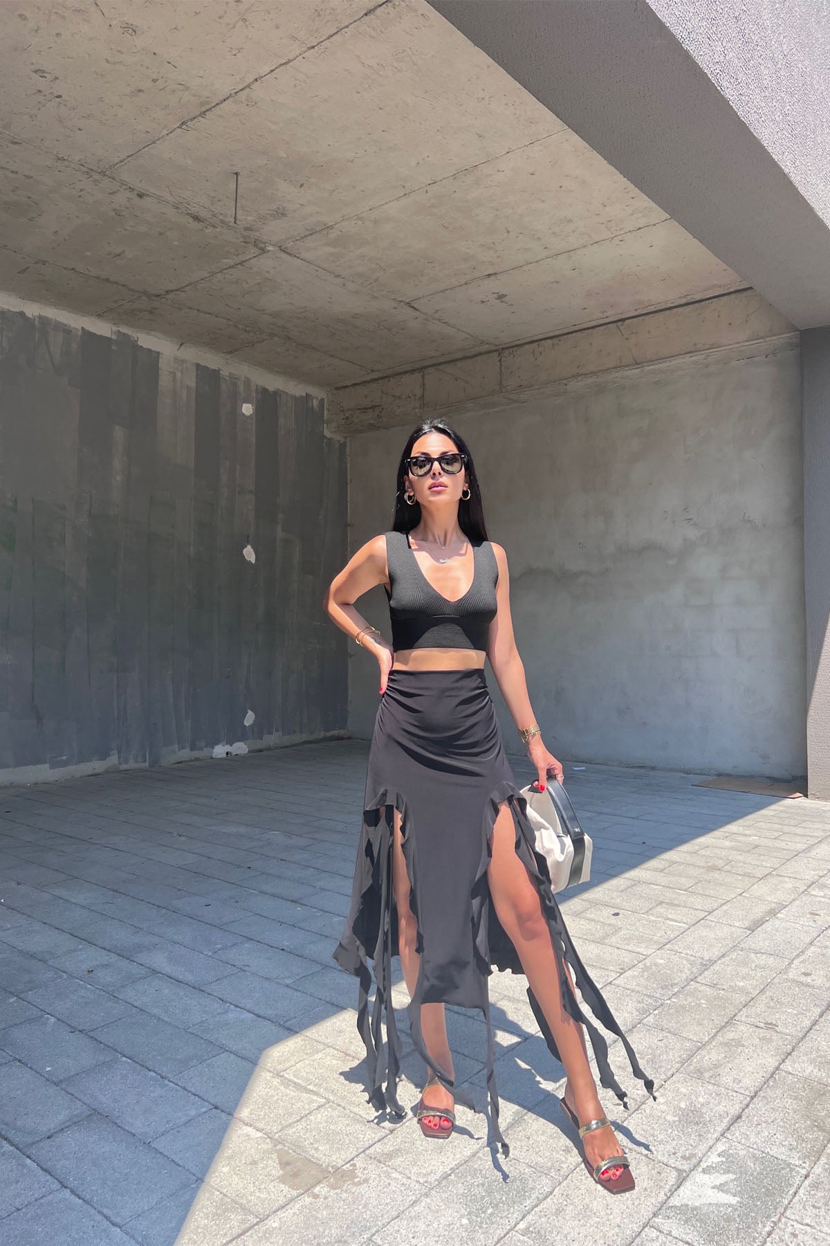 Siyah Derin Yırtmaçlı Fırfır Detay Etek SY-0702-Siyah