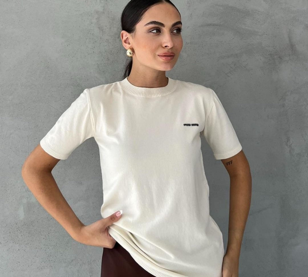 Beyaz Tişört ile 5 Farklı Kombin Fikri