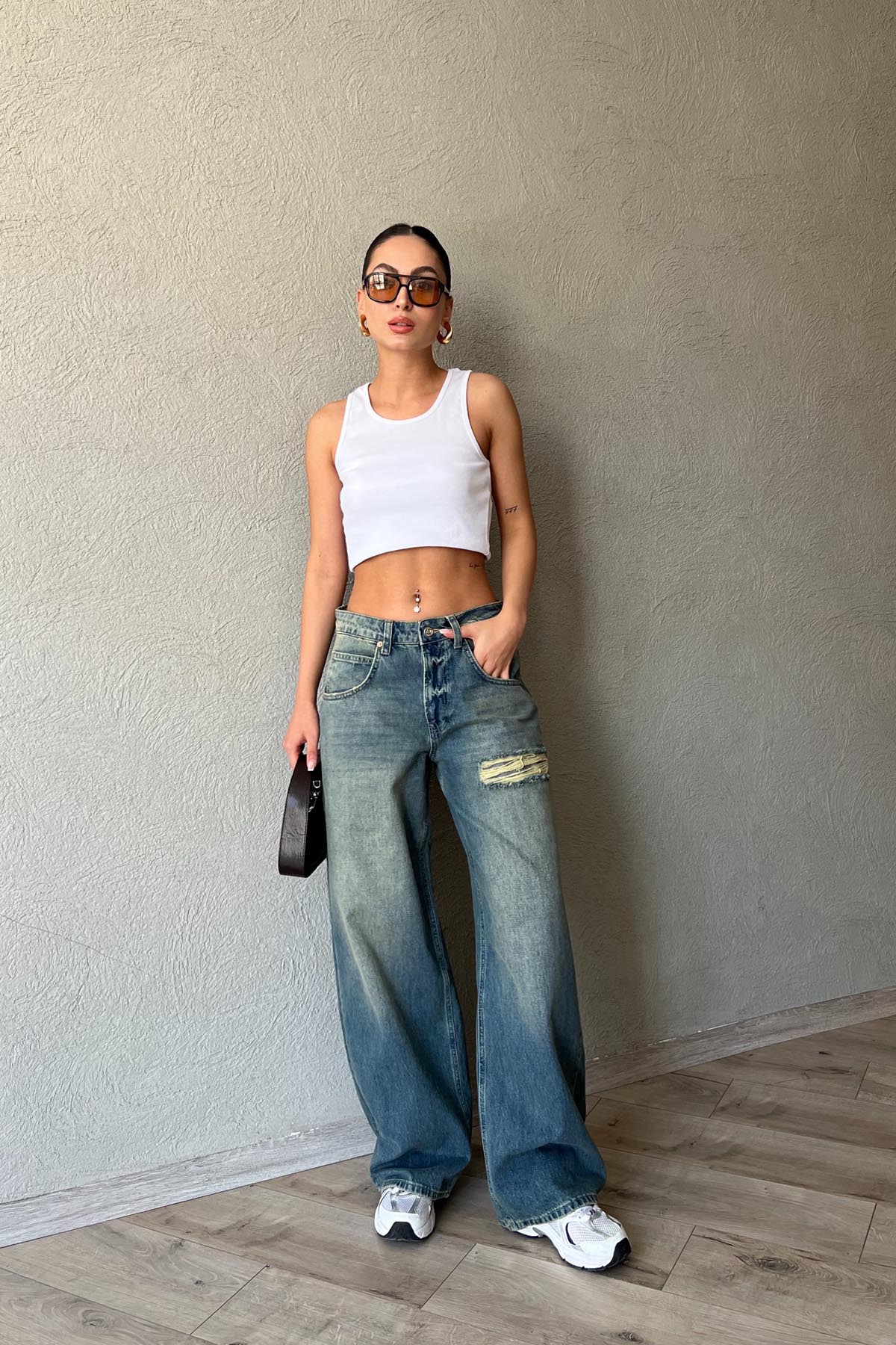 Mavi Yüksek Bel Eskitme Yırtık Detaylı Straight Leg Jean SY-1835-Mavi