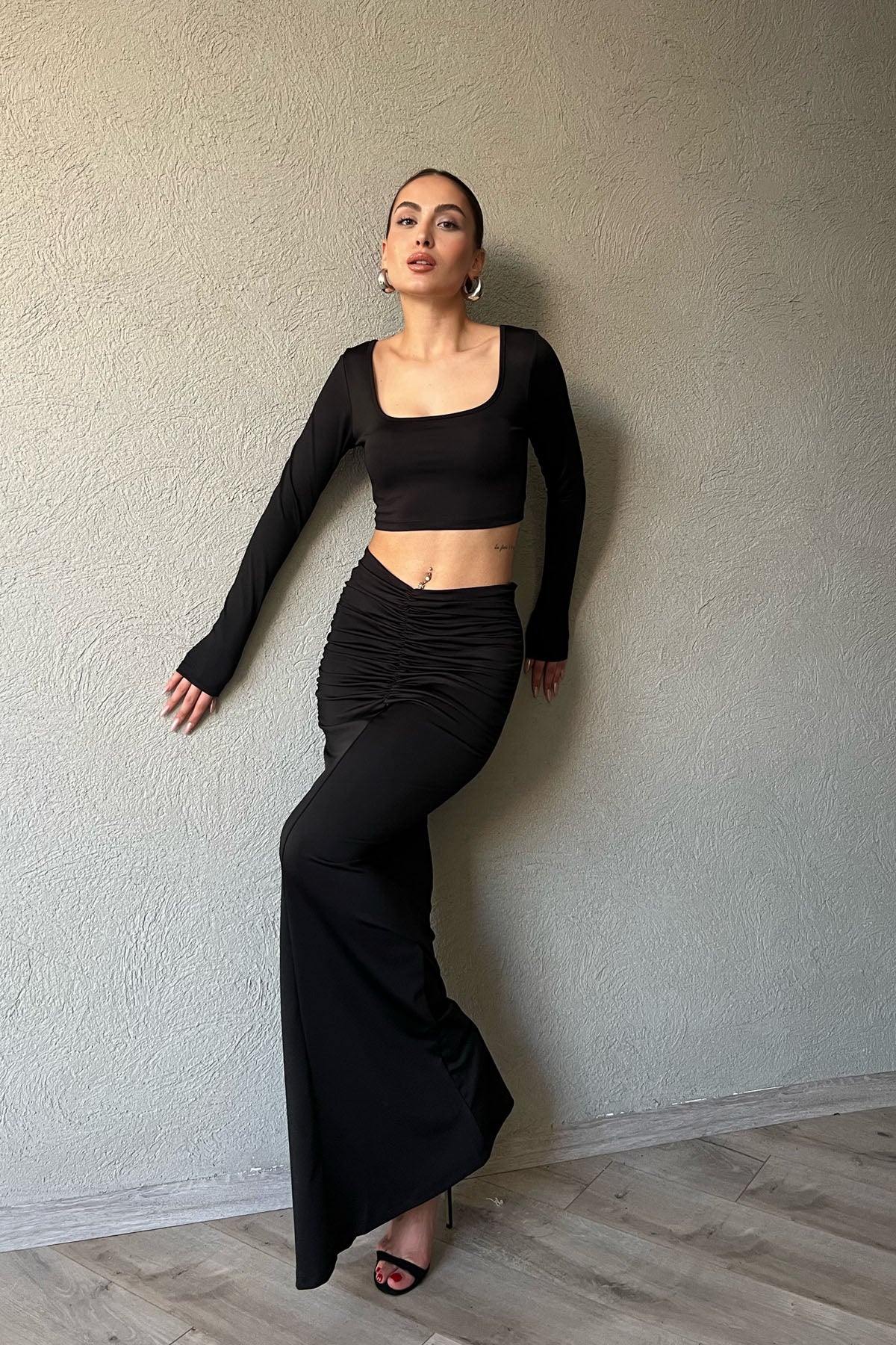 Siyah  Uzun Kollu Kare Yaka Crop ve Büzgülü Etek Takım SY-1285-Siyah