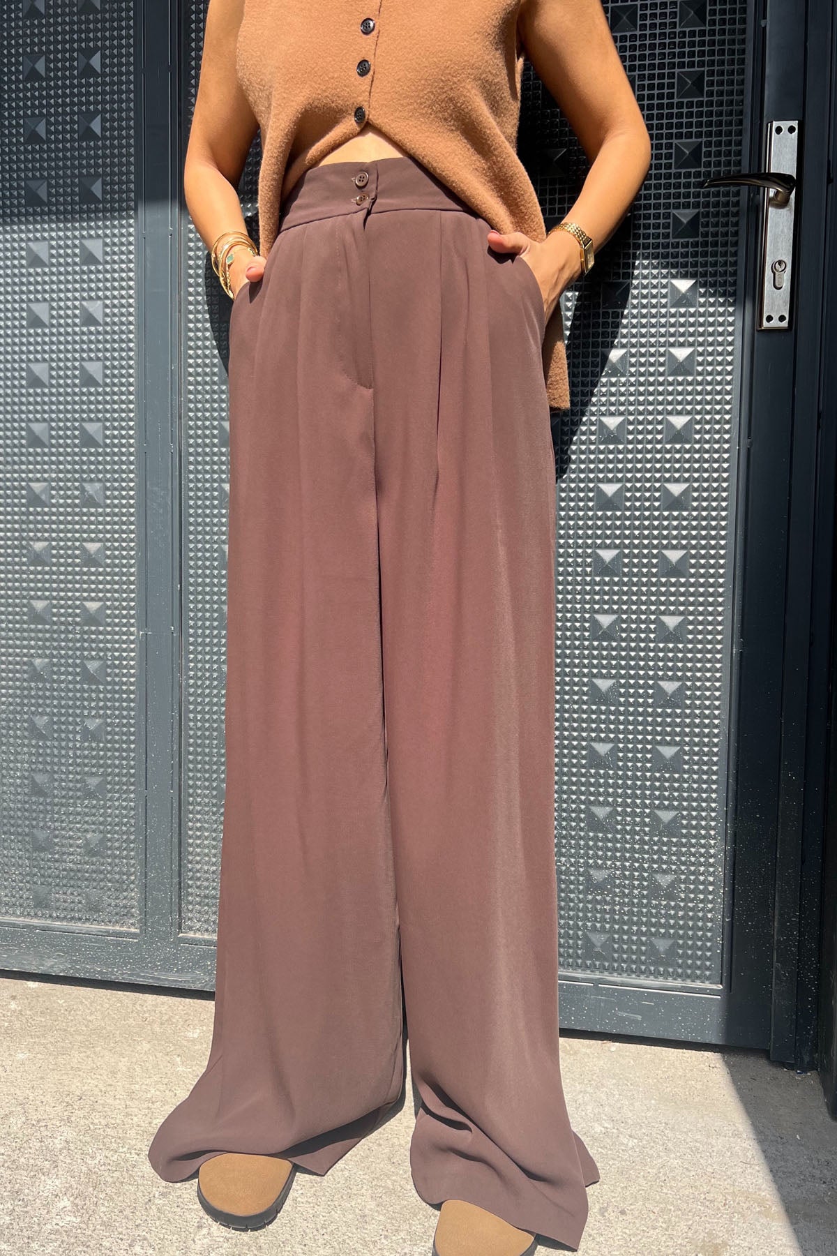 Kahverengi Çift Düğmeli Önü Pile Detaylı Palazzo Pantolon SY-2409-Kahverengi