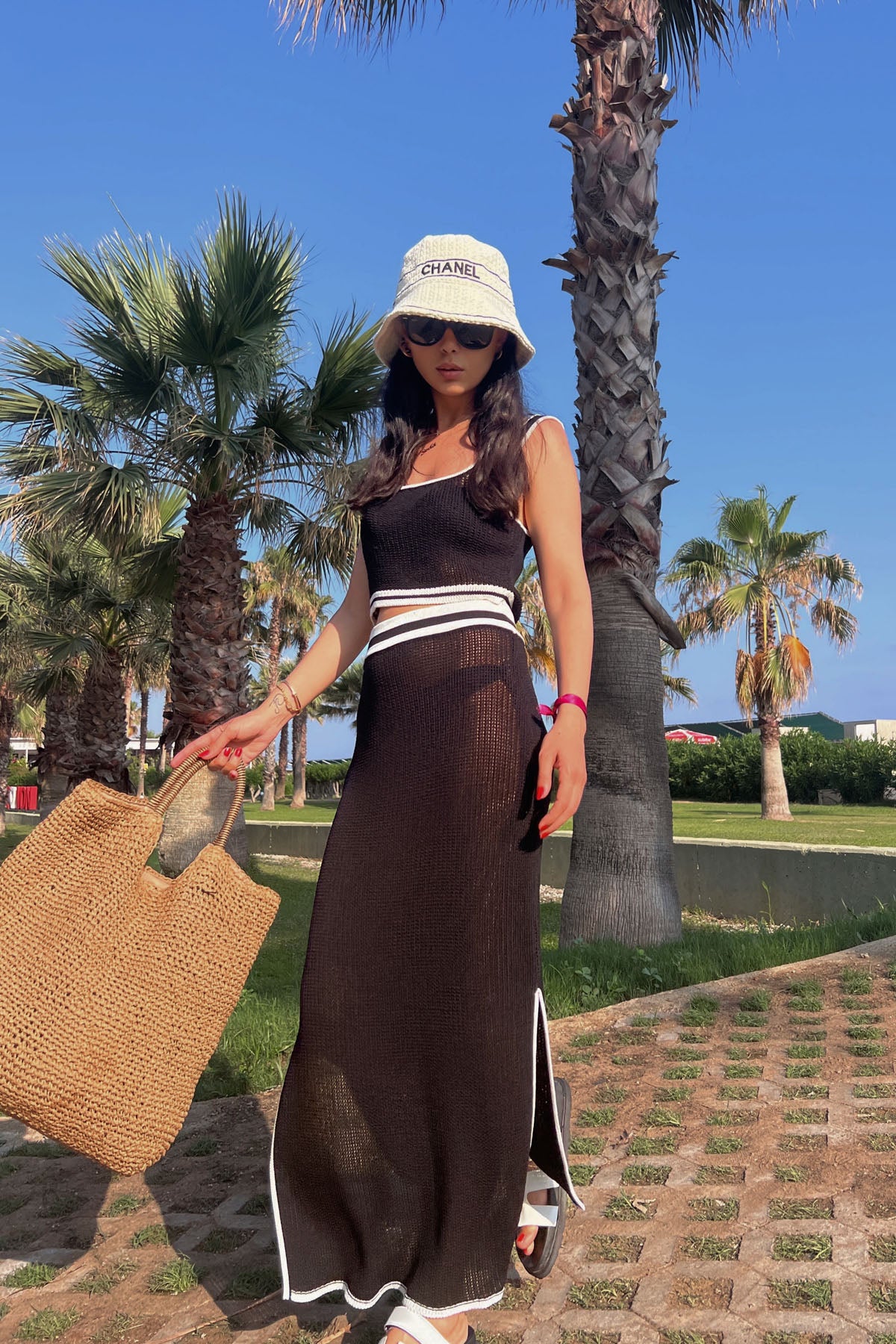 Siyah Delikli Örme Crop ve Yırtmaçlı Etek Takım SY-0695-Siyah