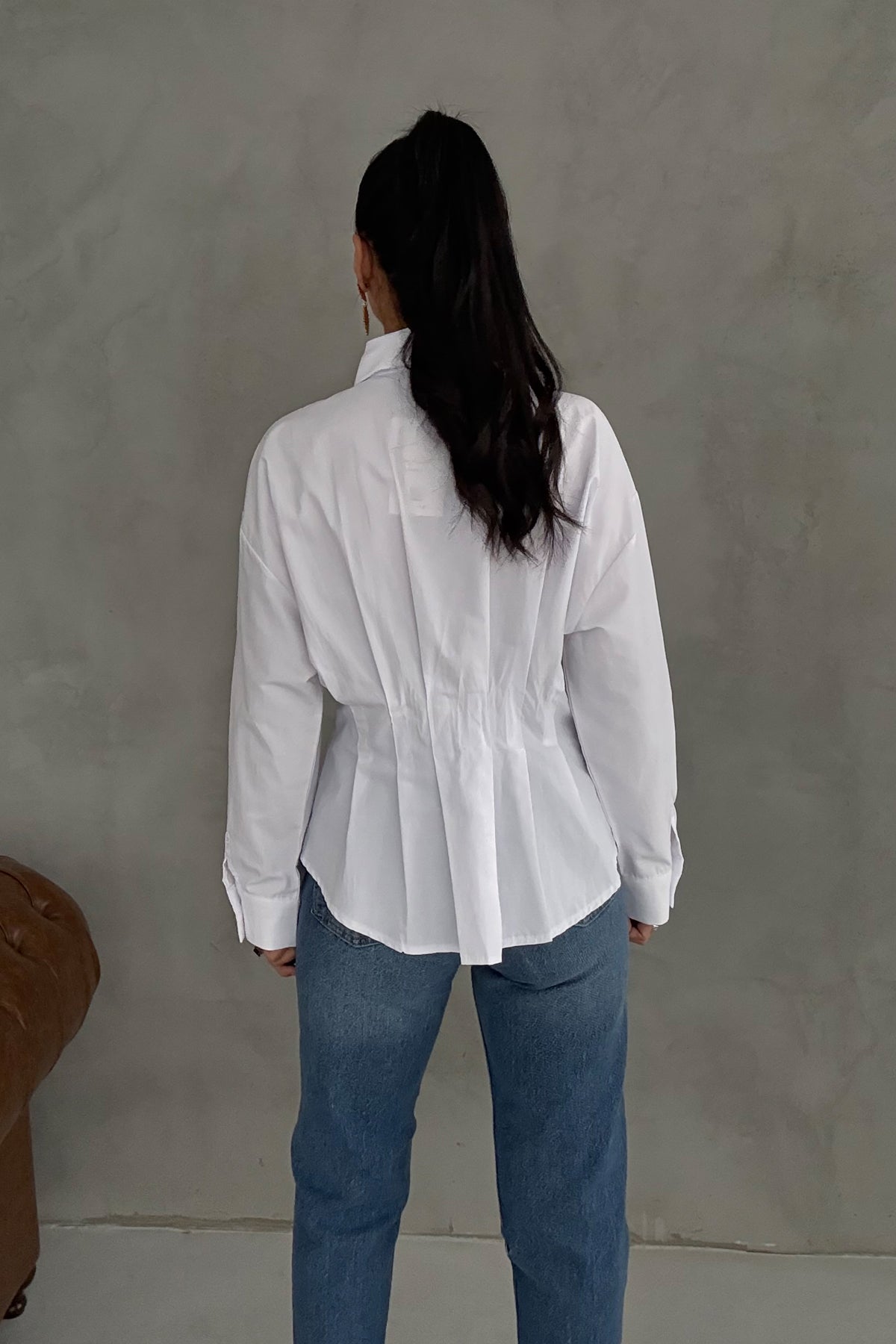 Beyaz Belden Oturtmalı Pensli Gömlek SY-3406-Beyaz