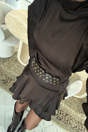 Büyük Kemer Detaylı Saten Mini Etek Ve Bluz Takım SY-3560-Kahverengi