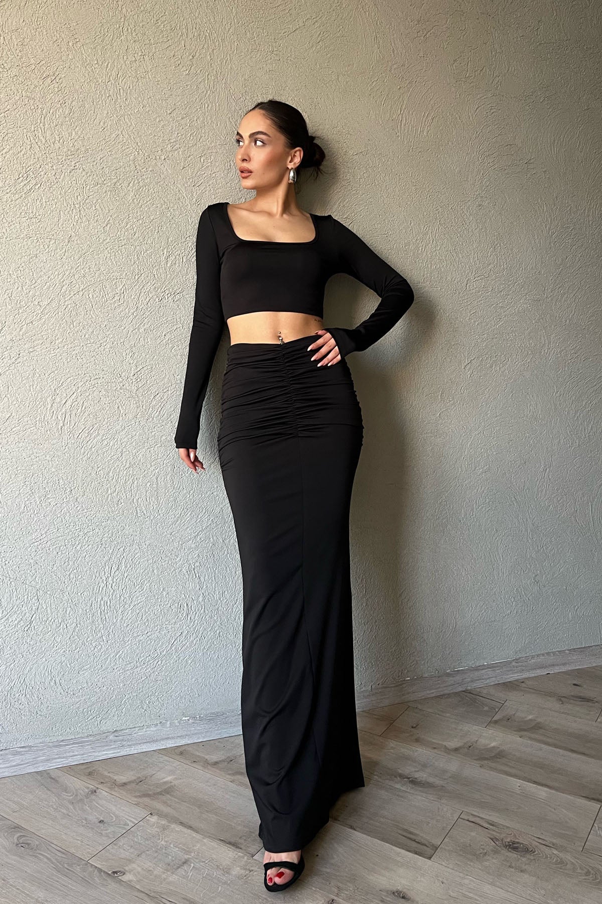 Siyah  Uzun Kollu Kare Yaka Crop ve Büzgülü Etek Takım SY-1285-Siyah