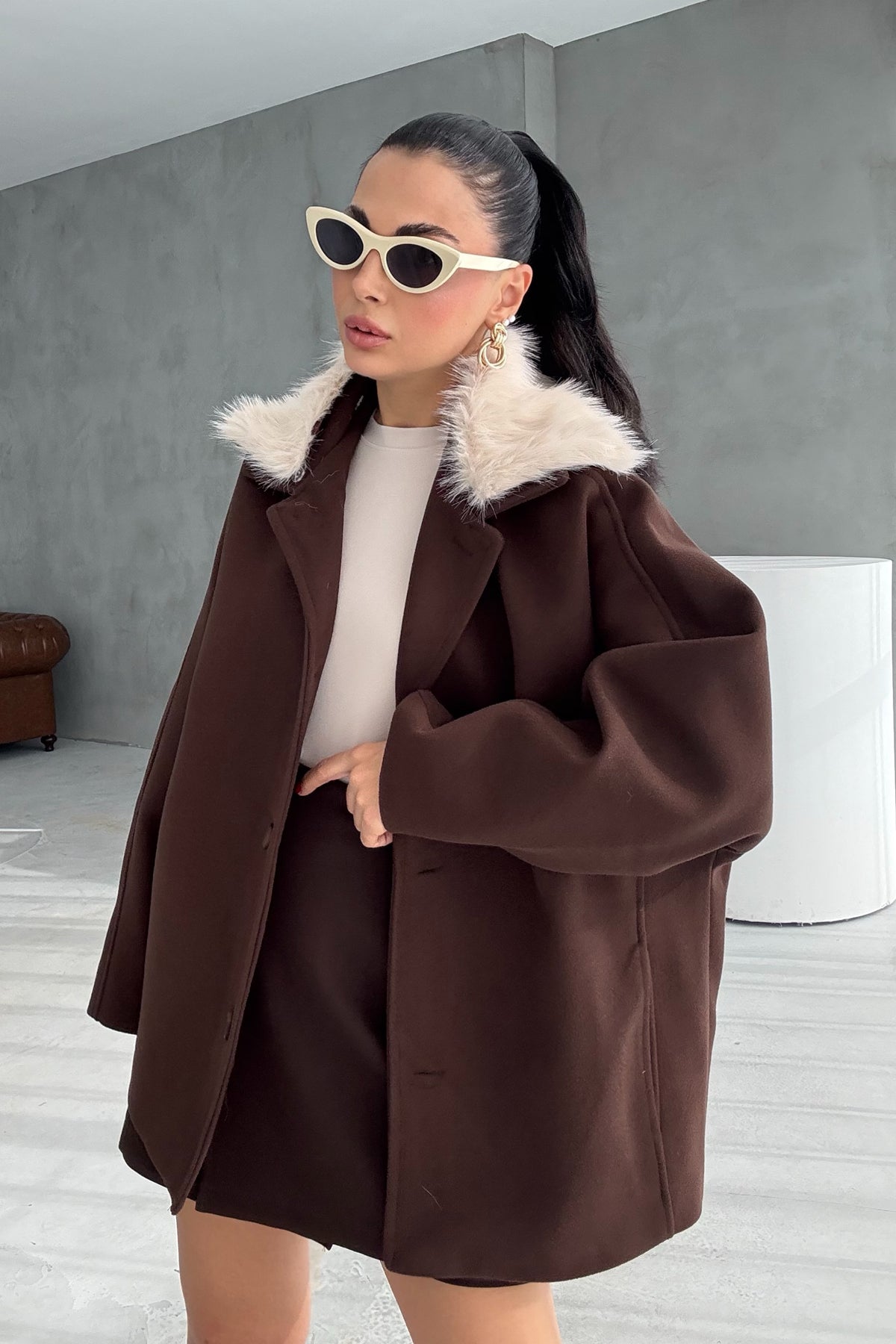 Yakası Kürklü Kahverengi Kaşe Kısa Kaban SY-3442-Kahve