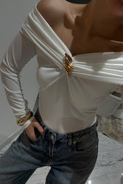 Ekru Carmen Yaka Broş Detaylı Bluz SY-3506-Ekru