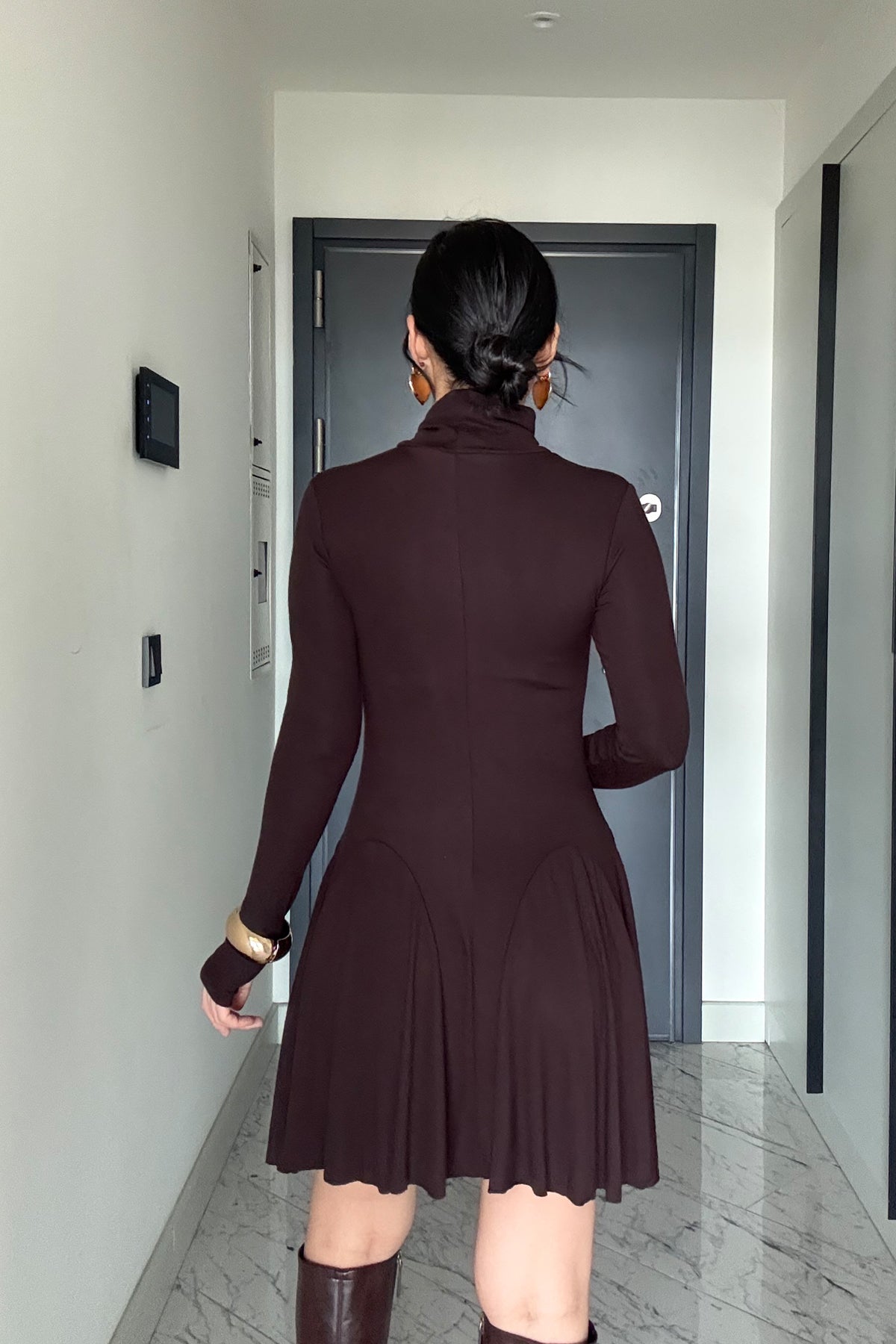 Uzun Kollu Eteği Volanlı Kahverengi Mini Elbise SY-3543-Kahverengi