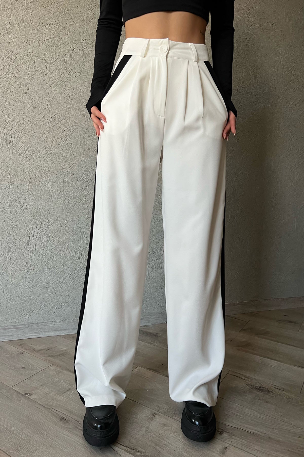 Beyaz Önü Pileli Yandan Şerit Geçişli Palazzo Pantolon SY-1228-Beyaz