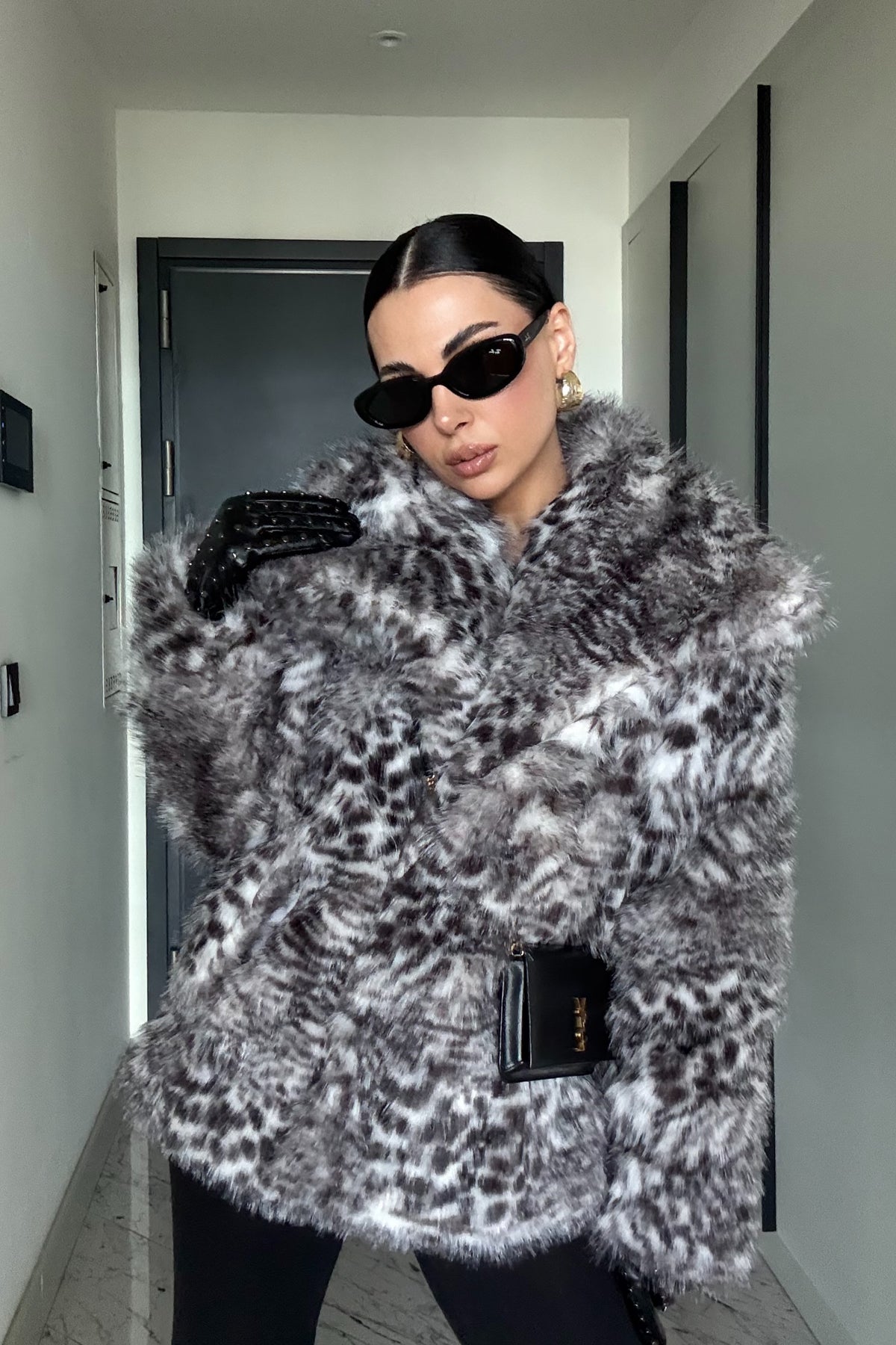 Siyah Beyaz Desenli Suni Kürk SY-3541-Beyaz