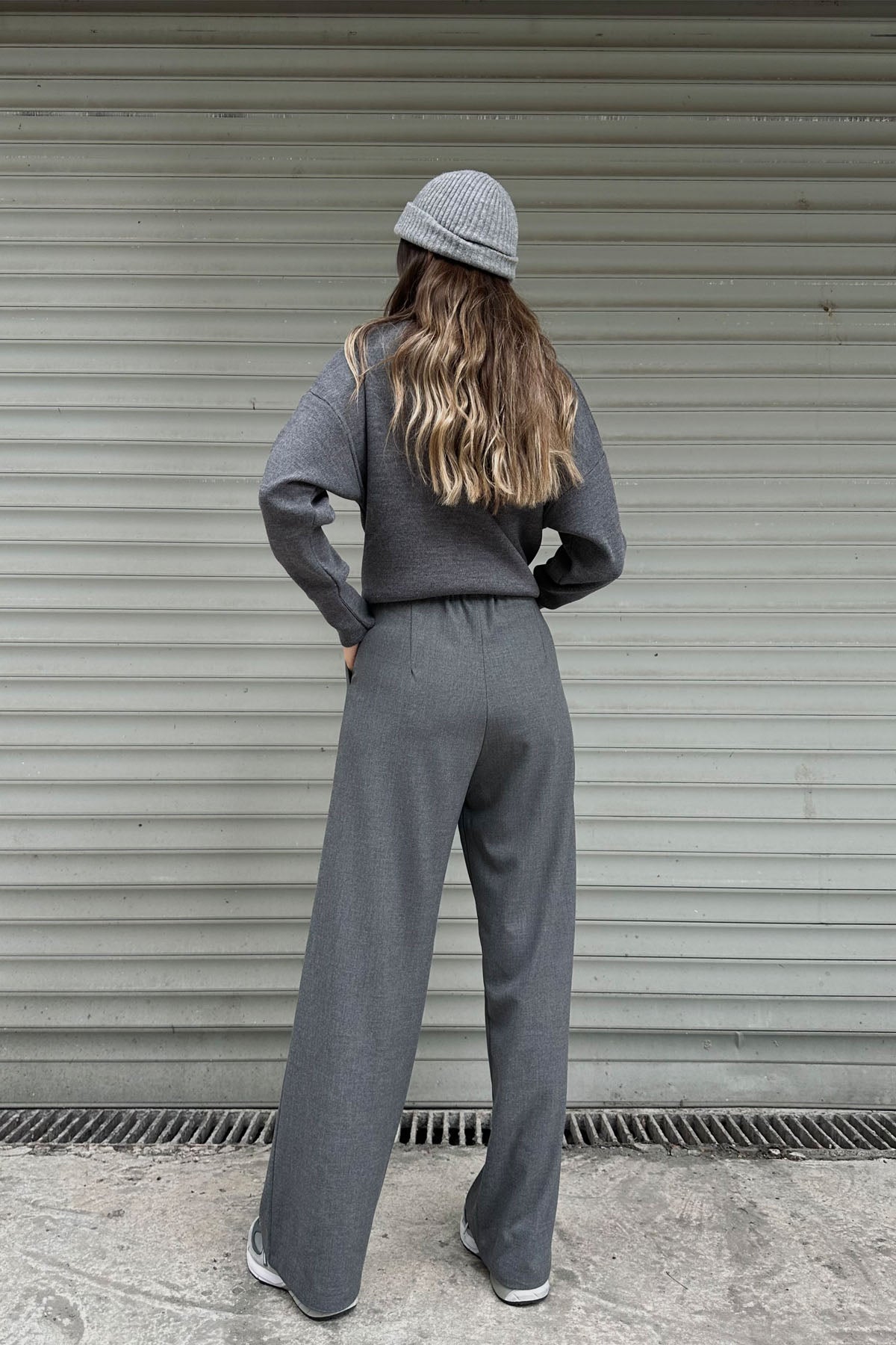 Gri Arka Bel Kısmı Lastikli Bol Paça Pantolon SY-0071-Gri