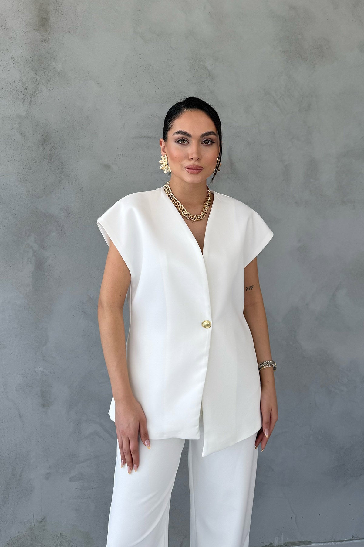 Ekru Gold Düğme Detaylı Asimetrik Kesim Yelek Pantolon Takım SY-3004-Ekru