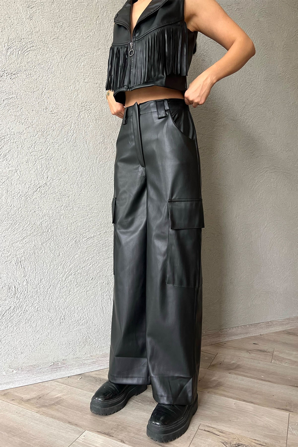 Siyah Deri Kargo Pantolon ve Püsküllü Yelek Takım SY-1166-Siyah