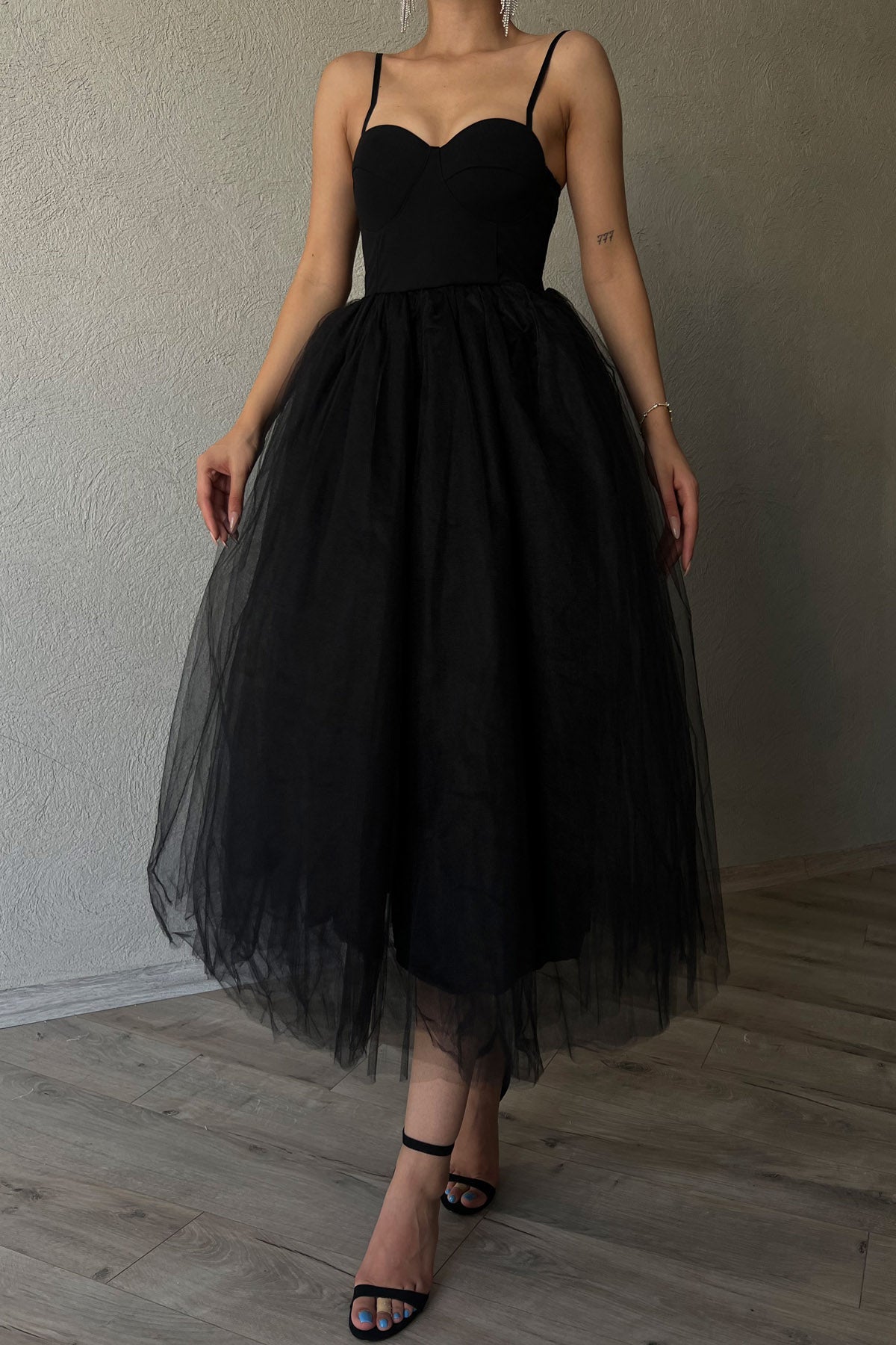Siyah Tül Detaylı Çapraz Dekolteli Askılı Midi Elbise SY-1743-Siyah