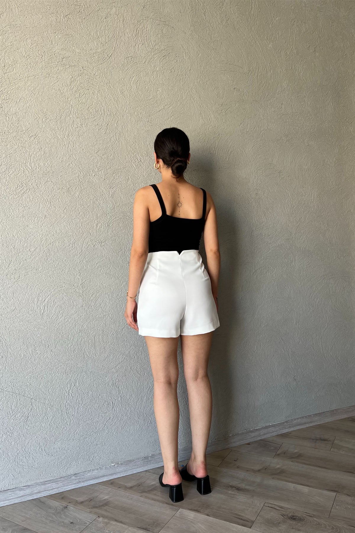 Beyaz Pens Detaylı Mini Şort SY-2305-Beyaz