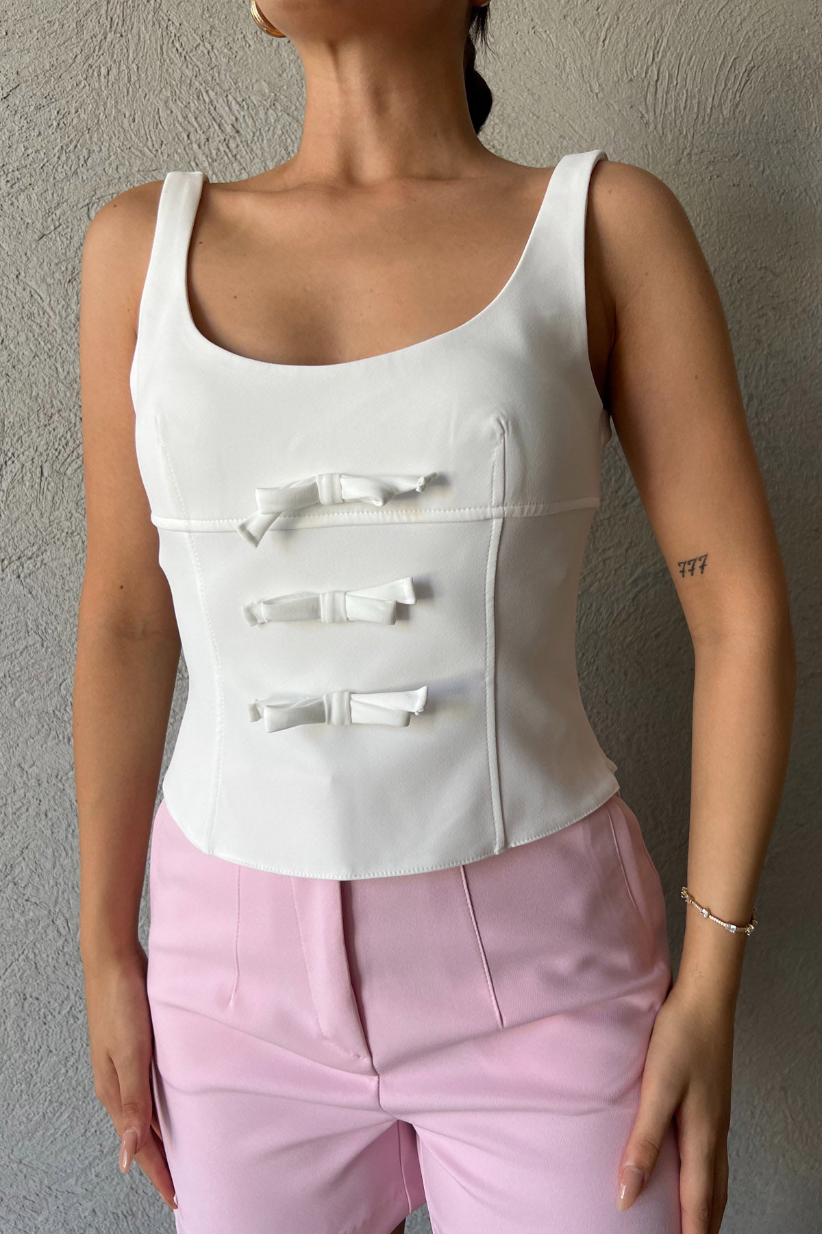 Beyaz Fiyonk Detaylı Askılı Bluz SY-2115-Beyaz