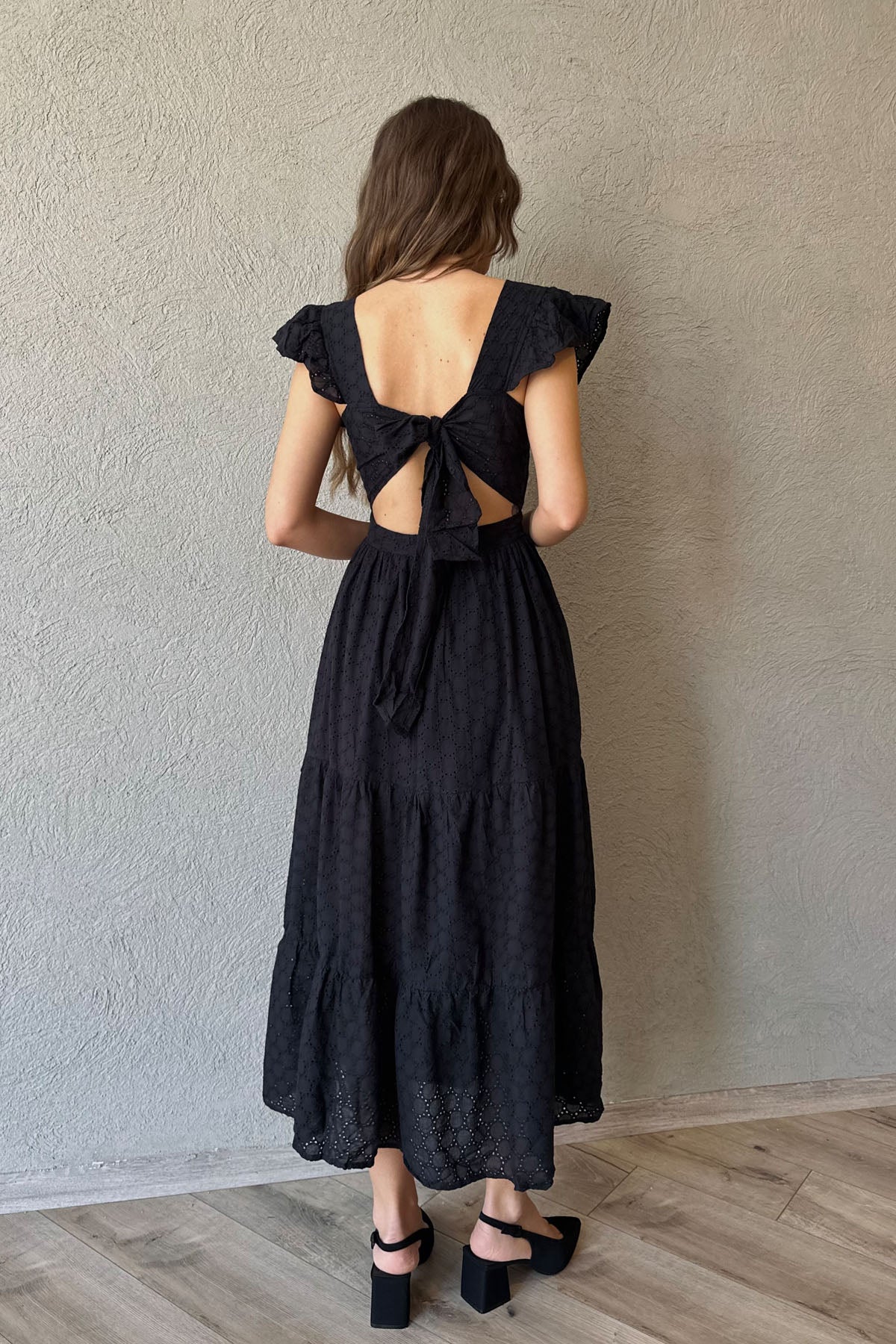 Siyah Kolları Fırfırlı Sırtı Bağlama Detay Brode Elbise SY-0386-Siyah
