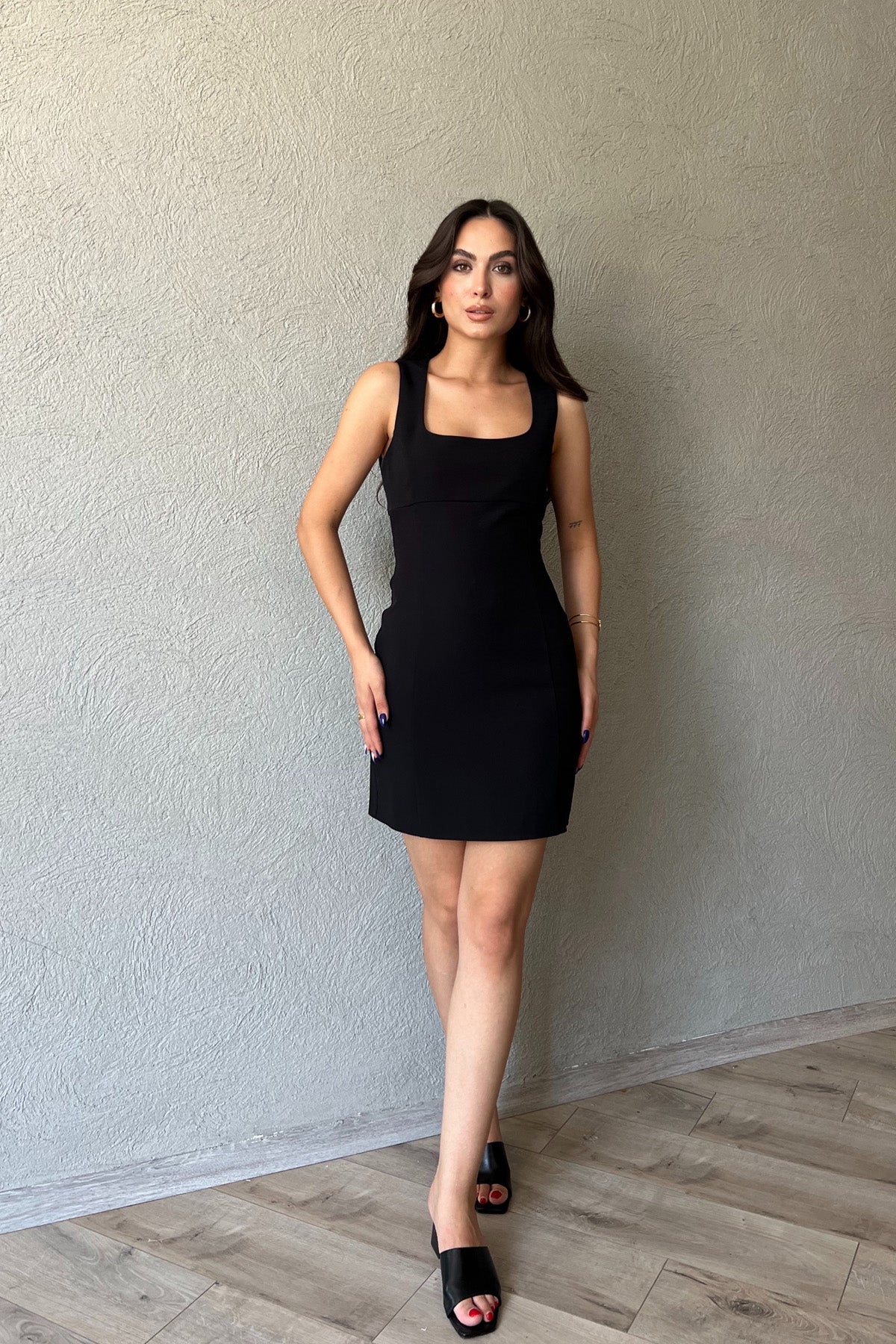 Siyah Kare Yaka Detaylı Elbise SY-2031-Siyah