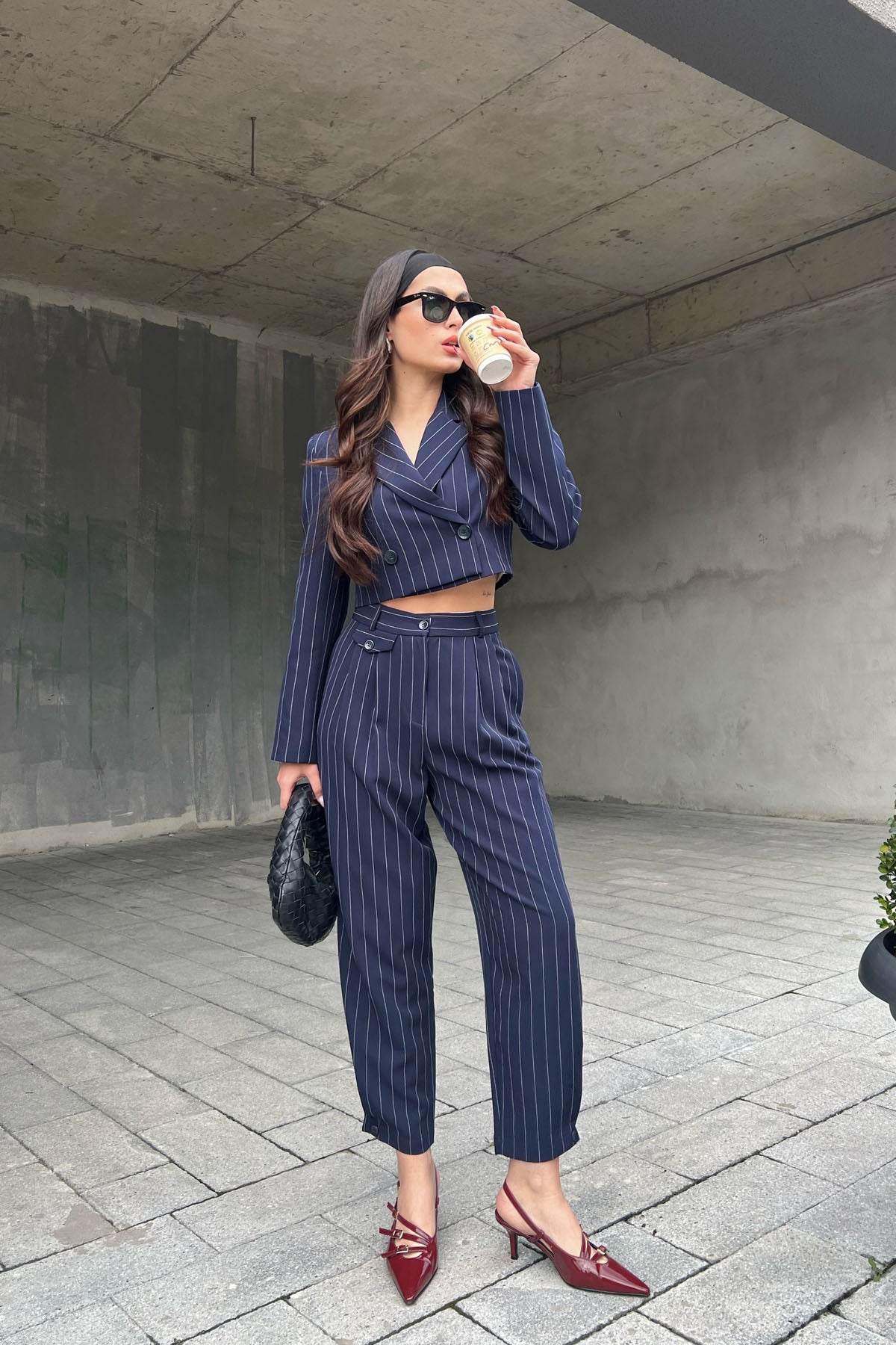 Lacivert Crop Ceket ve Paçası Düğme Detaylı Pantolon Takım SY-0935-Lacivert