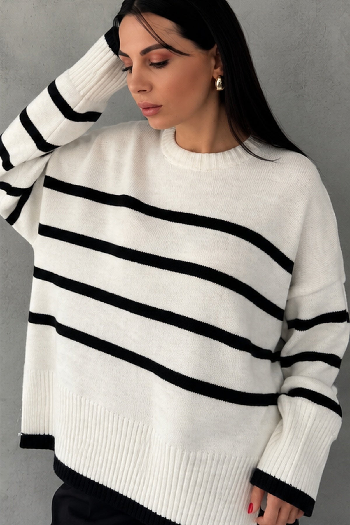 Beyaz Siyah Çizgili Oversize Triko Kazak SY-2401-Beyaz