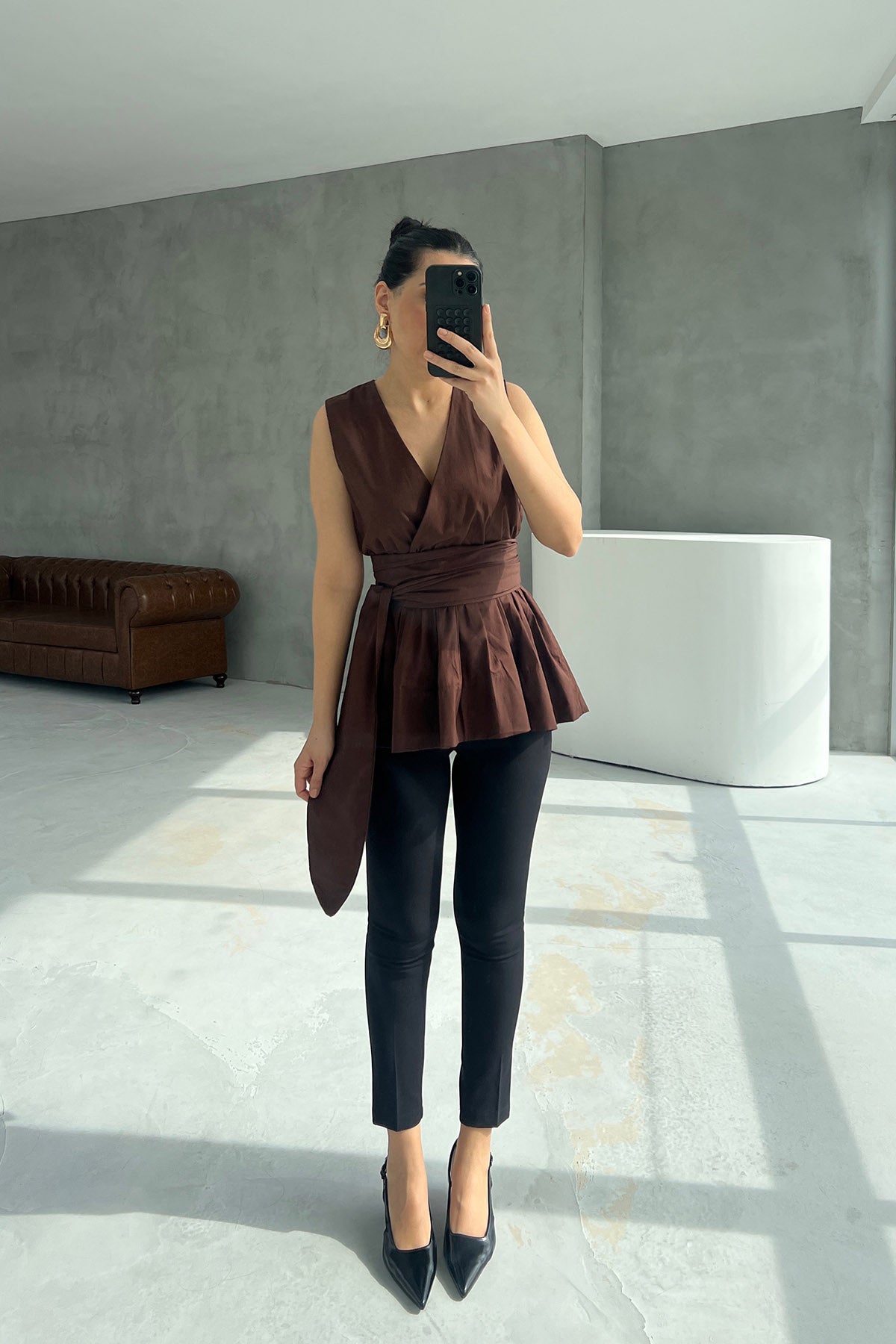 Kahve Sıfır Kol Poplin Bağlama Detaylı Marka Bluz SY-2981-Kahve