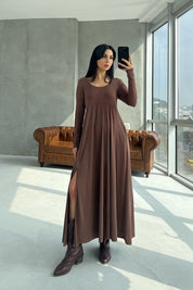 Kahve Oval yaka Yırtmaç Detaylı Dökümlü Elbise SY-3003-Kahve