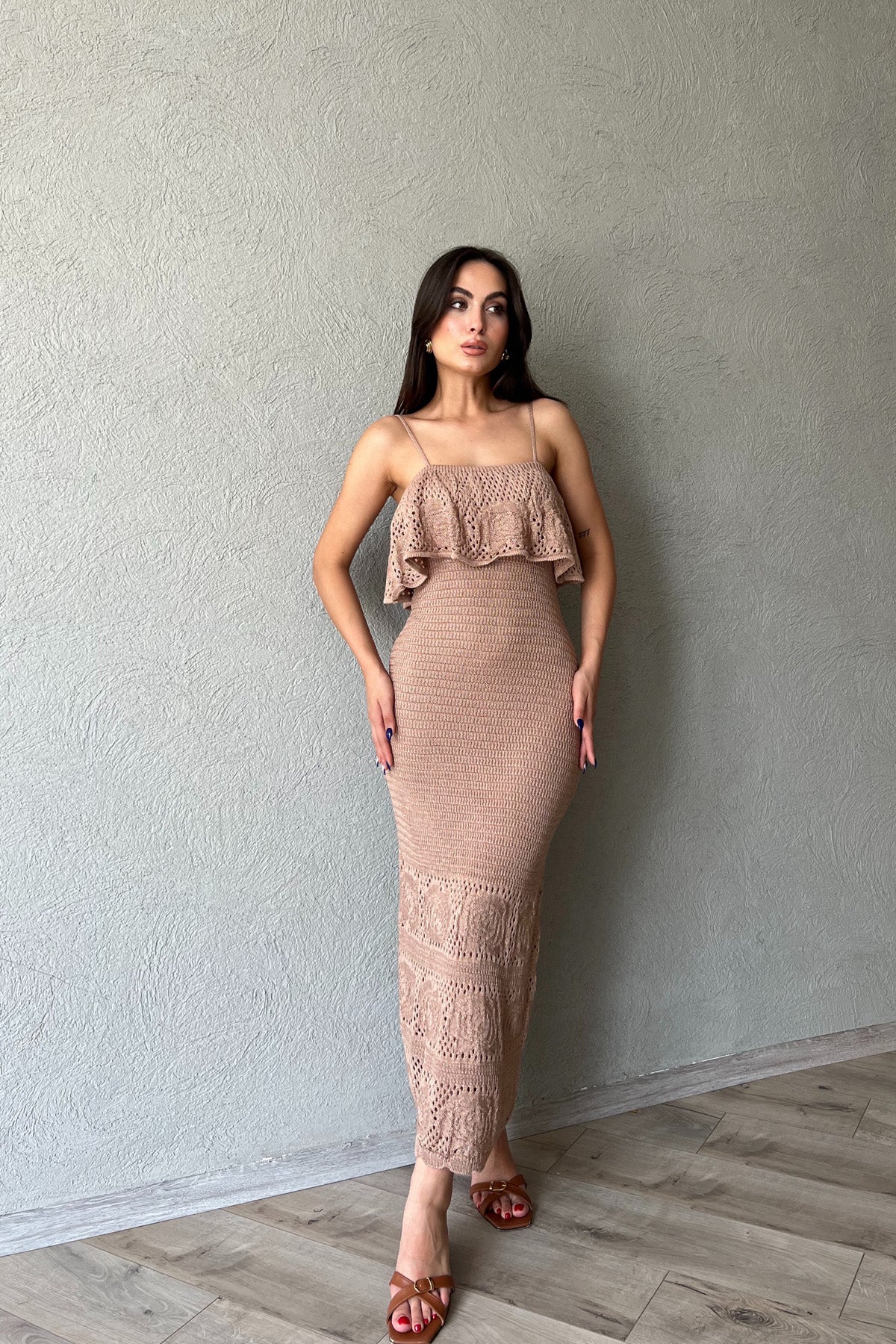 Kahve İnce Askılı Çiçek Detaylı Ajurlu Maxi Elbise SY-2223-Kahve