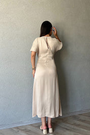 Bej Önü Yırtmaç Detaylı Saten Elbise SY-2251-Bej