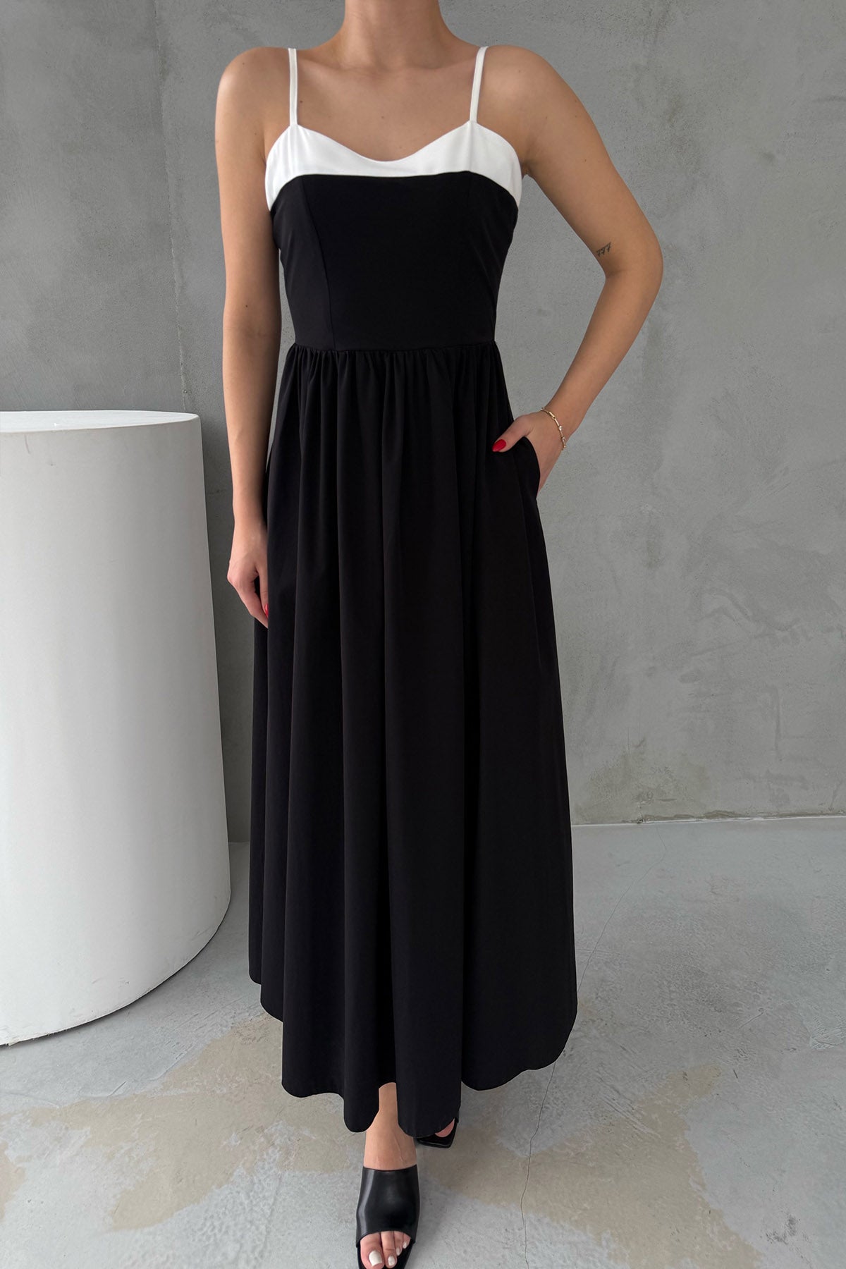 Önü Garnili Siyah Büzgülü Elbise SY-3039-Siyah