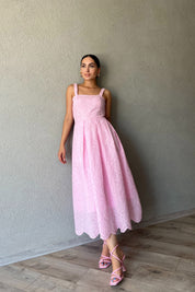 Pembe Askı Aparat Detaylı Brode Elbise SY-2036-Pembe