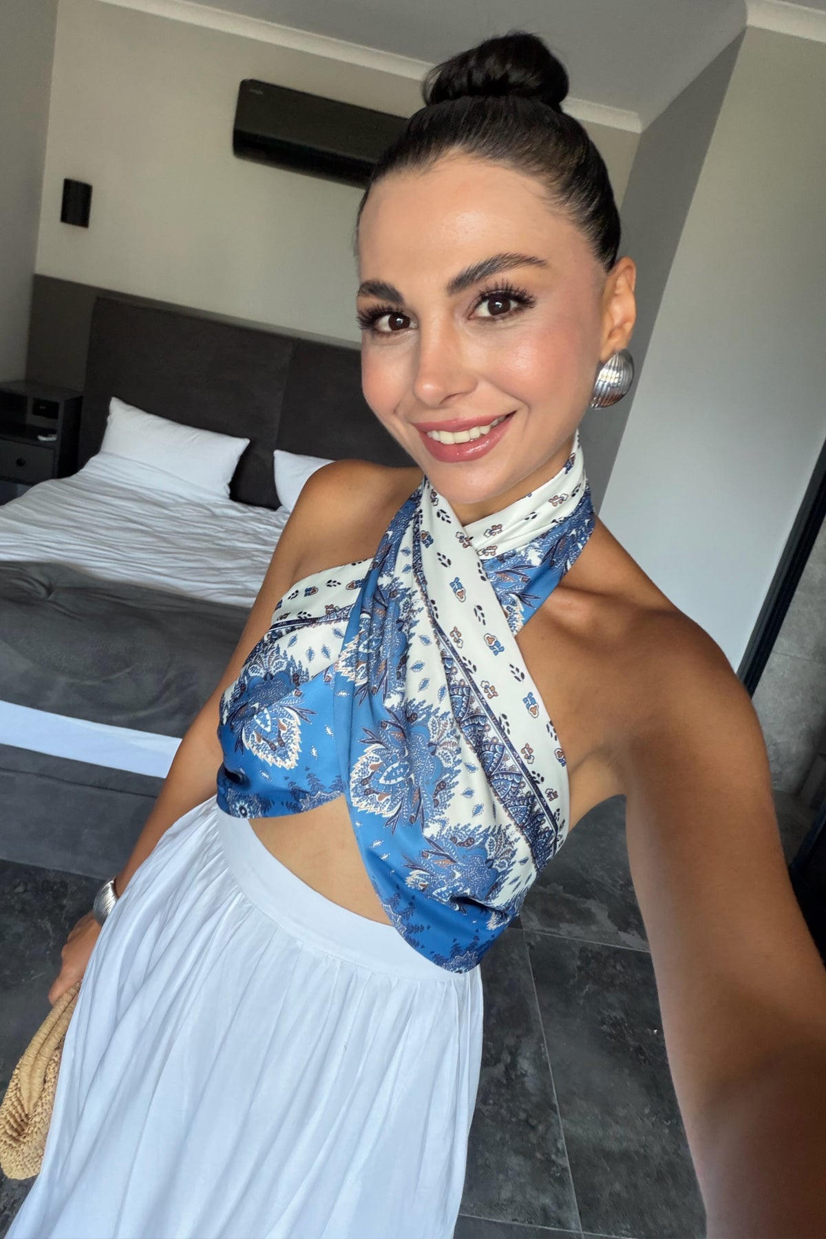 Mavi Çapraz Boyundan Bağlamalı Saten Crop Top SY-3784-Mavi