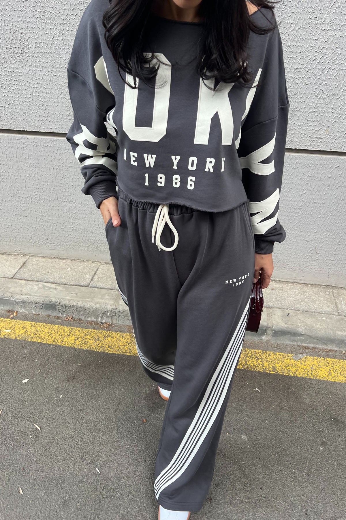 Koyu Gri Yazı Baskılı Crop Sweats SY-2458-Gri