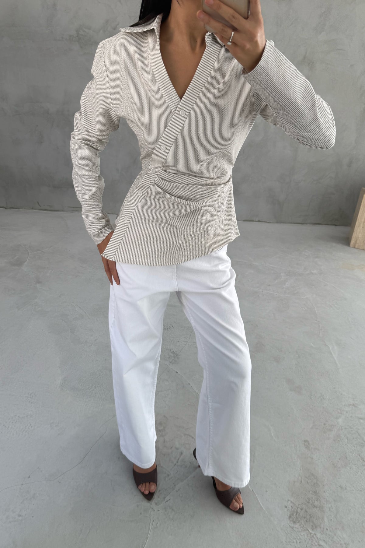 Ekru Asimetrik Düğmeli Drapeli Gömlek SY-3318-Ekru