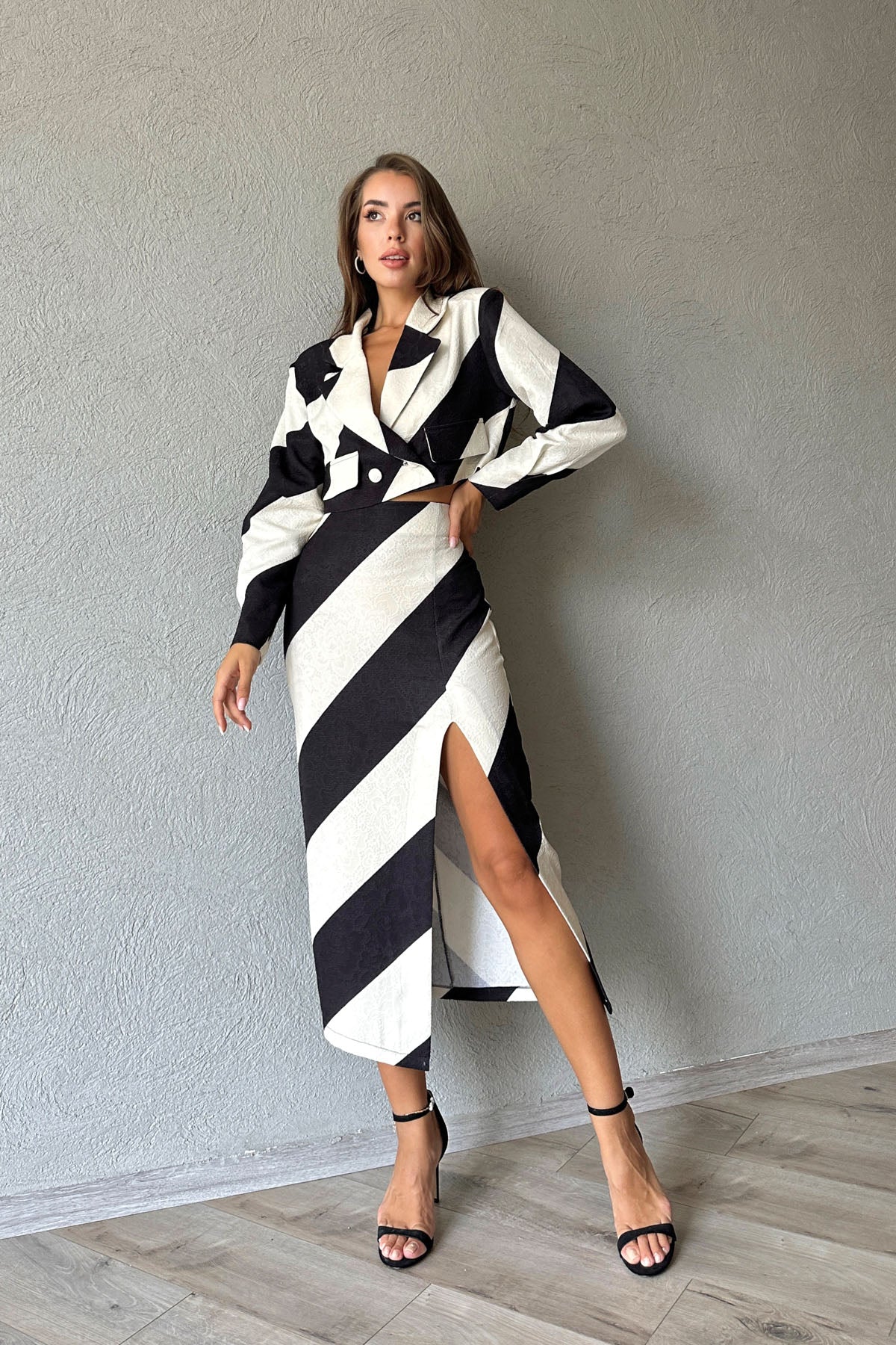 Siyah Ekru Kendinden Desenli Crop Ceket ve Etek takım SY-0953-Siyah