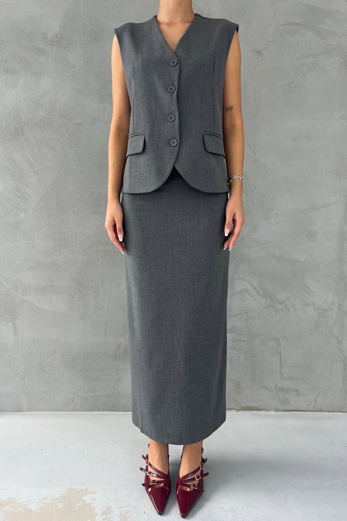 Antrasit Arkası Kısa Kemer Detaylı Yelek ve Yırtmaçlı Etek Takım SY-2482-Antrasit