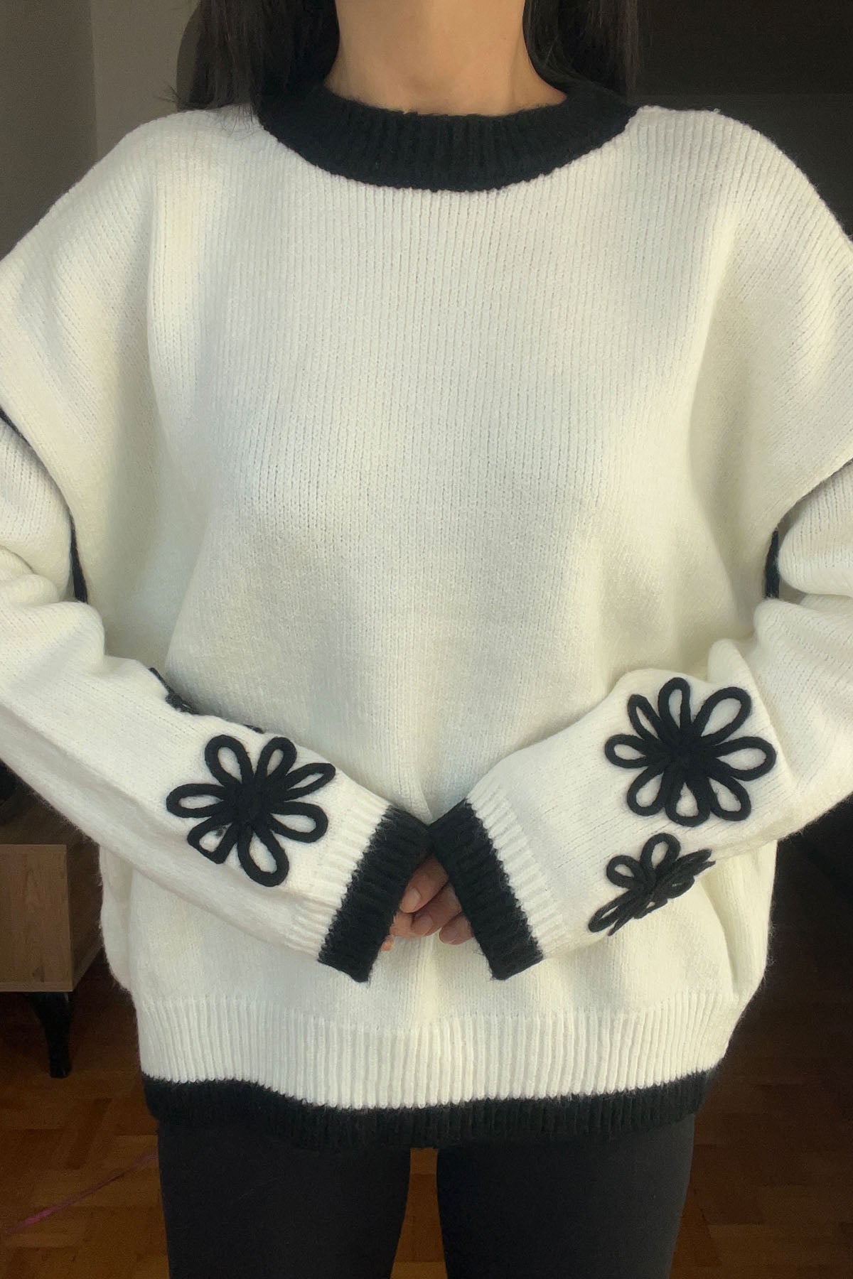 Ekru Kolu Çiçek Nakışlı Triko Kazak SY-2730-Ekru