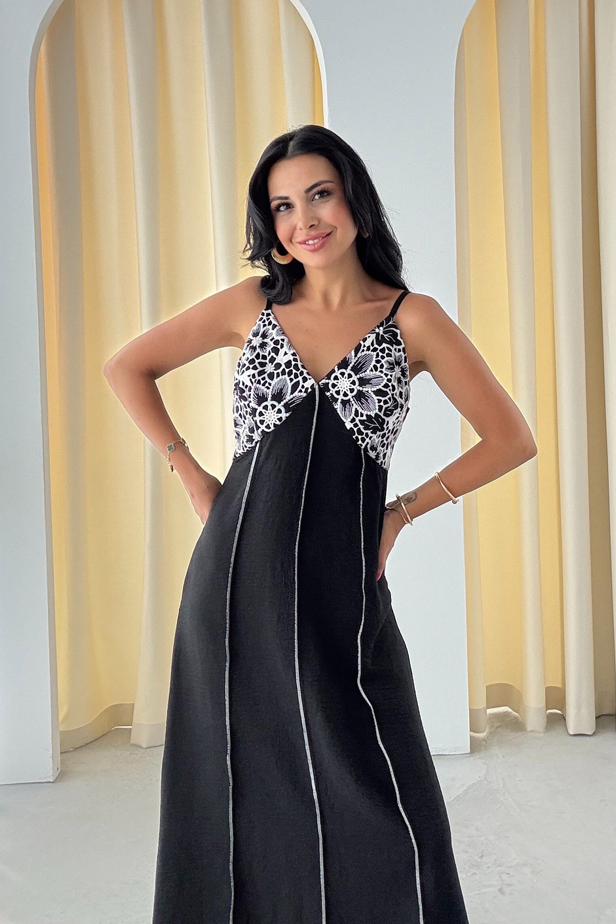 Siyah Göğüs Detaylı Askılı Midi Elbise SY-3284-Siyah