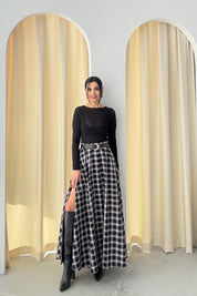 Ekose Desenli Yırtmaç Detaylı Siyahlı Beyaz Çizgili Kloş Etek SY-3494-Beyaz