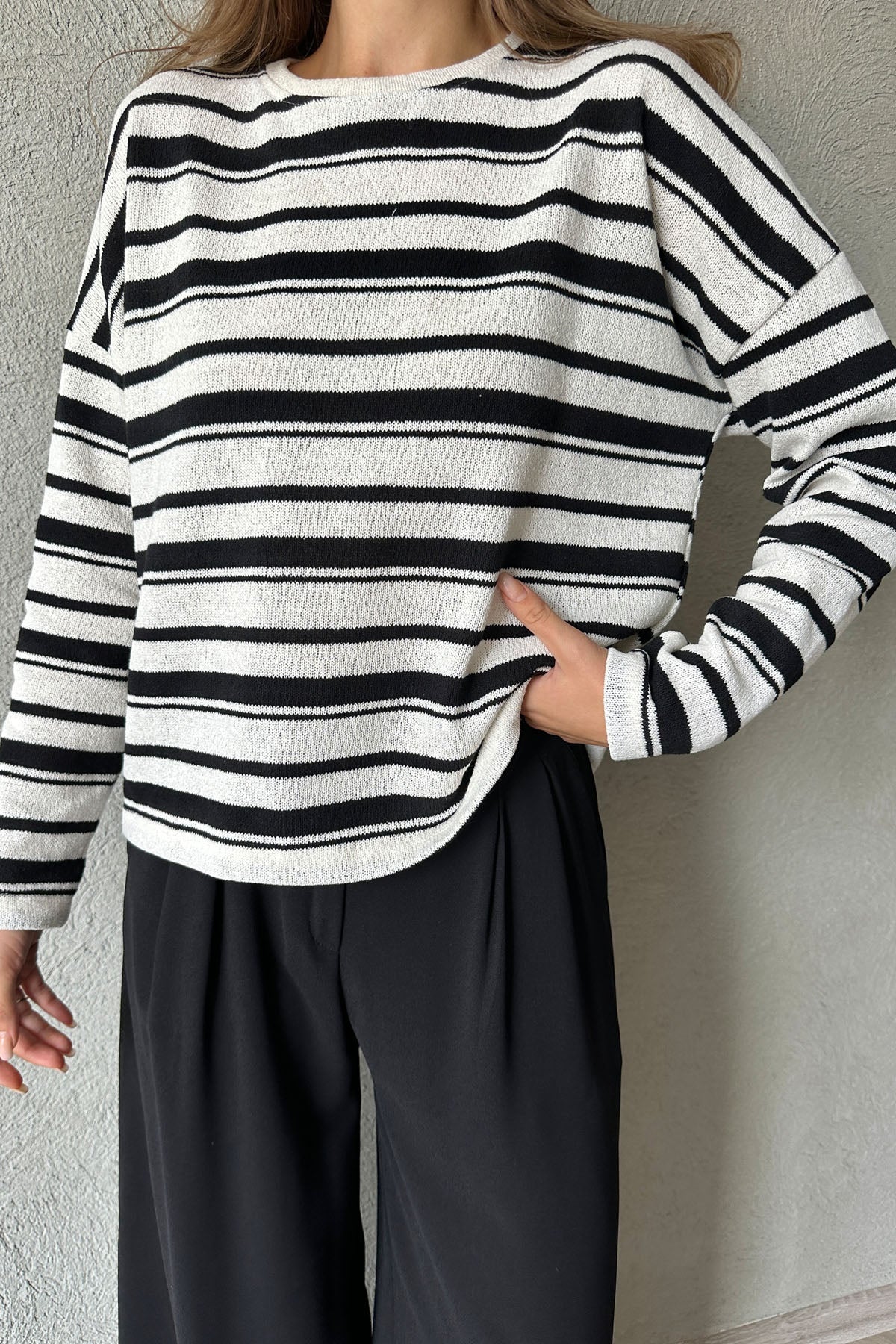 Siyah Çizgili Triko Kazak SY-1134-Siyah