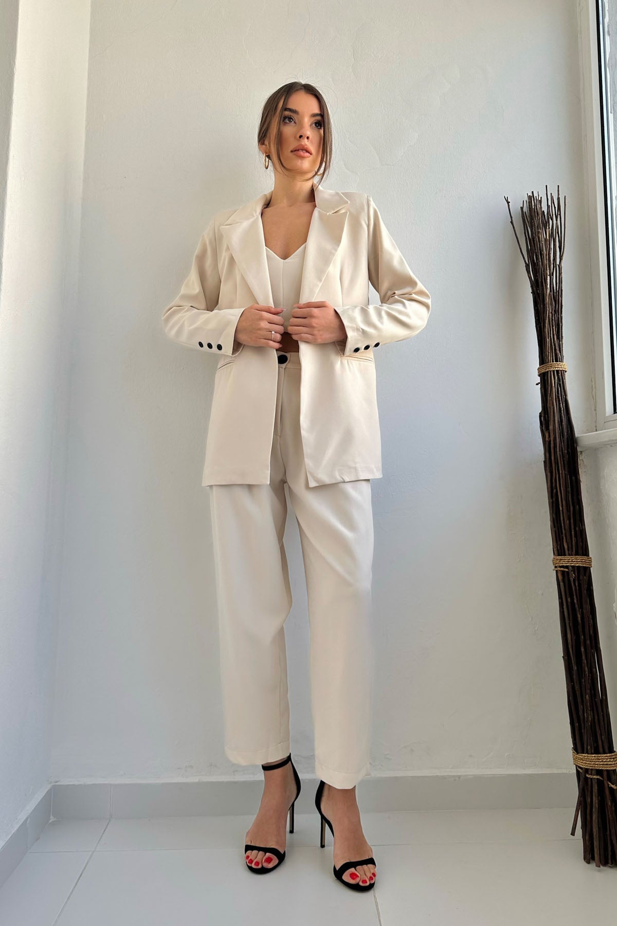 Bej Önü Pileli Pantolon ve Vatkalı Ceket Takım SY-0143-Bej