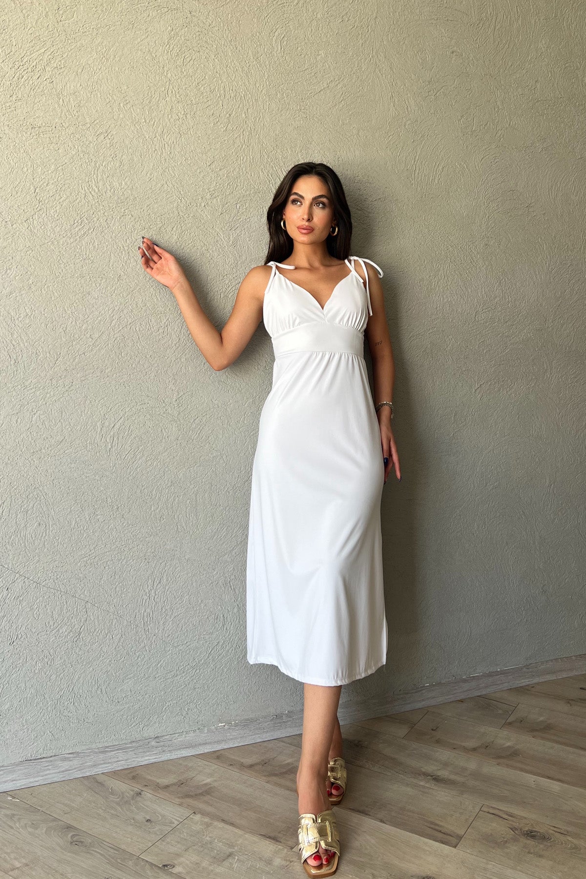 Beyaz Boyundan Bağlamalı Sırt Detaylı Elbise SY-2255-Beyaz