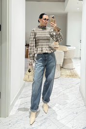 Gipeli Volanlı Ekose Desen Bej Rengi Bluz SY-3553-Bej