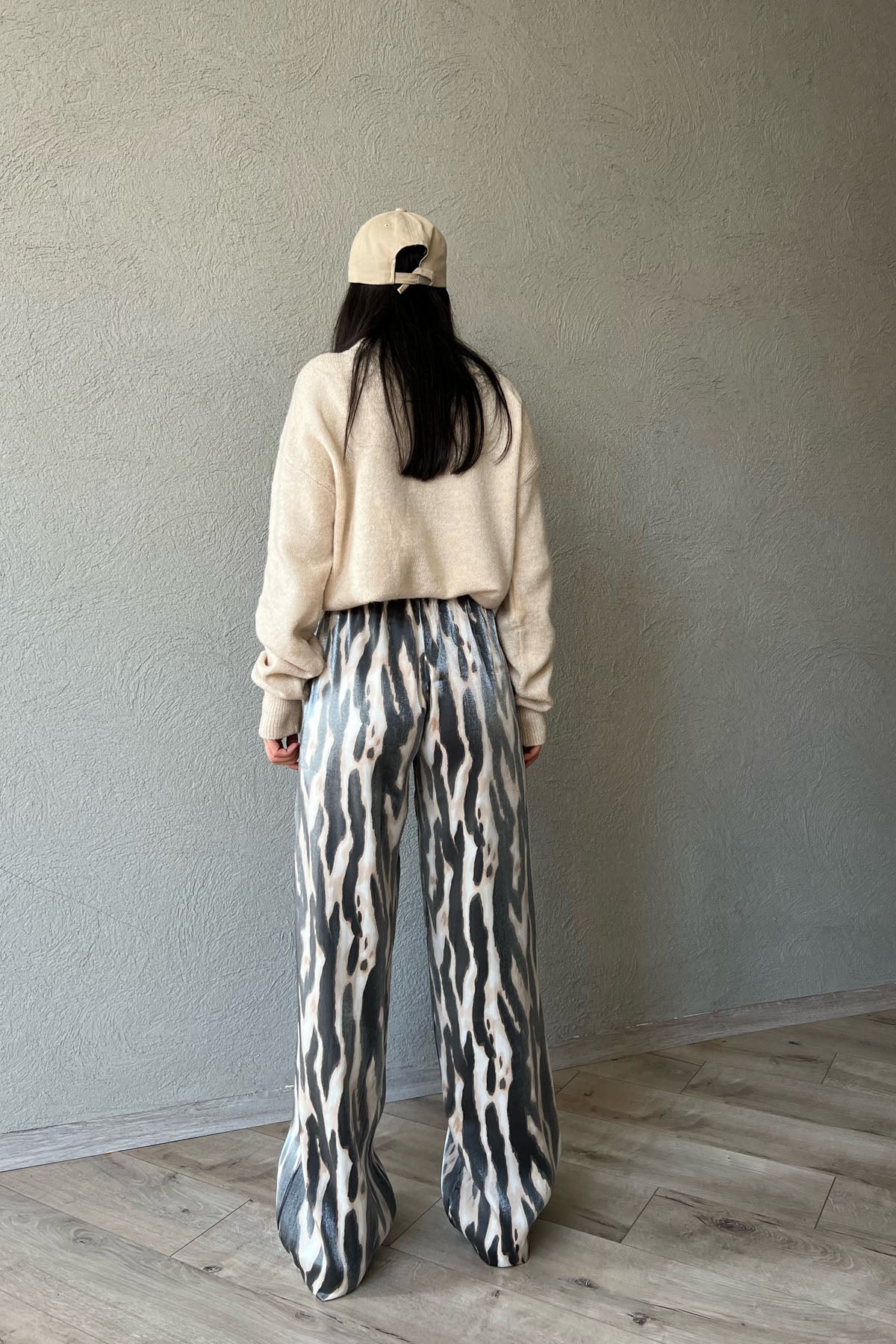 BEJ ZEBRA DESENLİ BELİ LASTİKLİ BOL PAÇA SATEN PANTOLON SY-1486-Bej