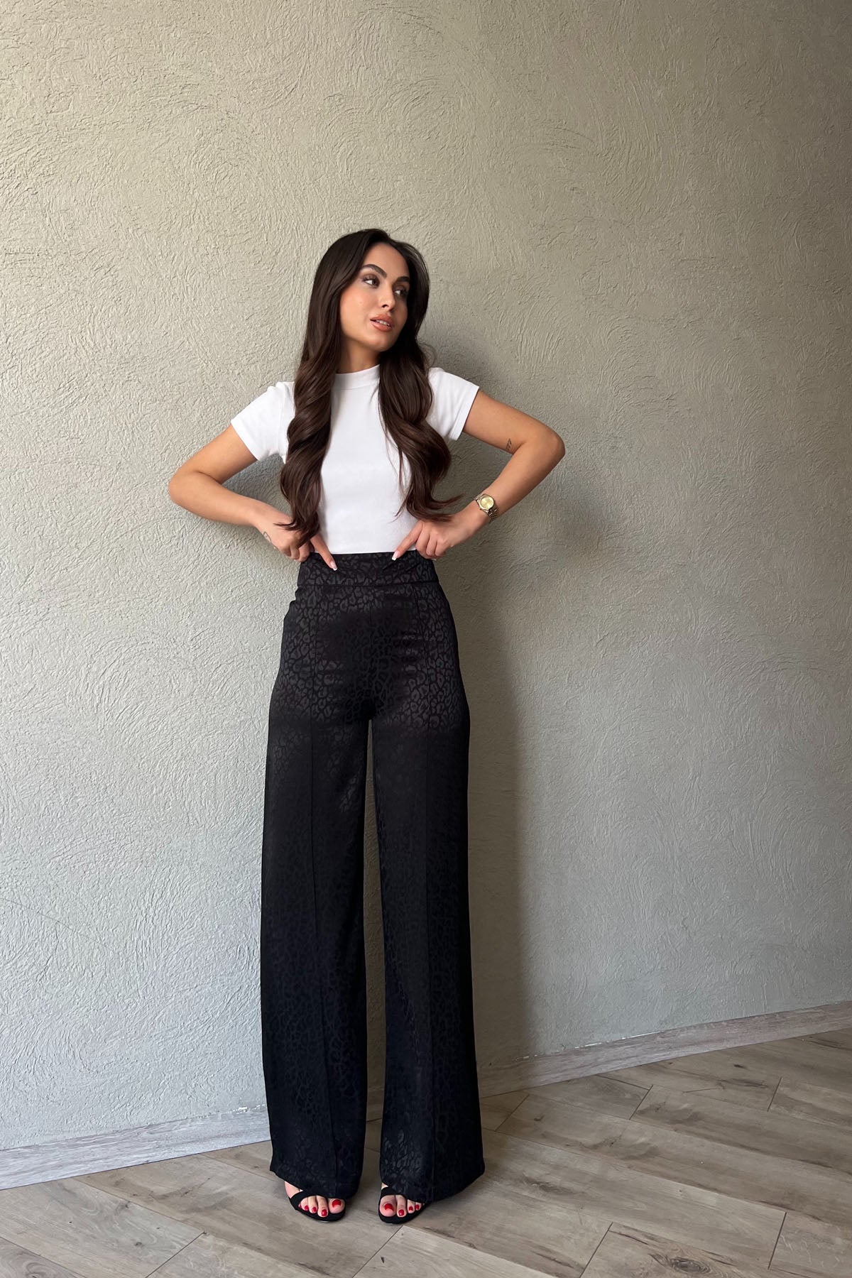 Siyah Saten Leopar Desenli Önü Dikiş Detaylı Bol Paça Pantolon SY-1759-Siyah