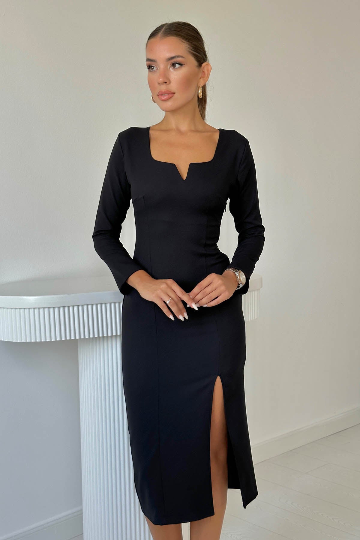 Siyah Arkası Pencere Detaylı Önü Yırtmaçlı Midi Elbise SY-1622-Siyah