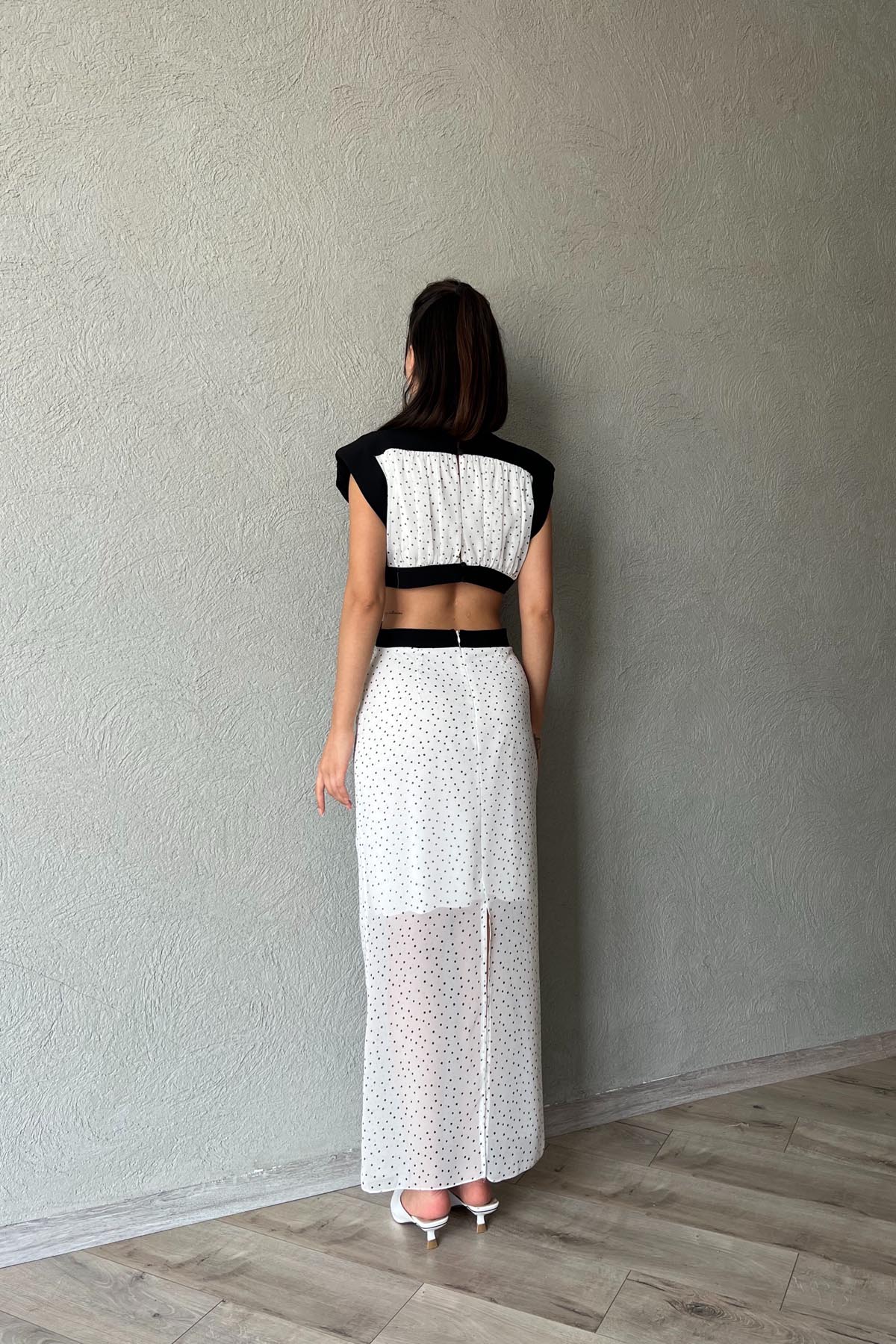 Beyaz Puantiyeli Vatkalı Pencere Detaylı Elbise SY-1869-Beyaz