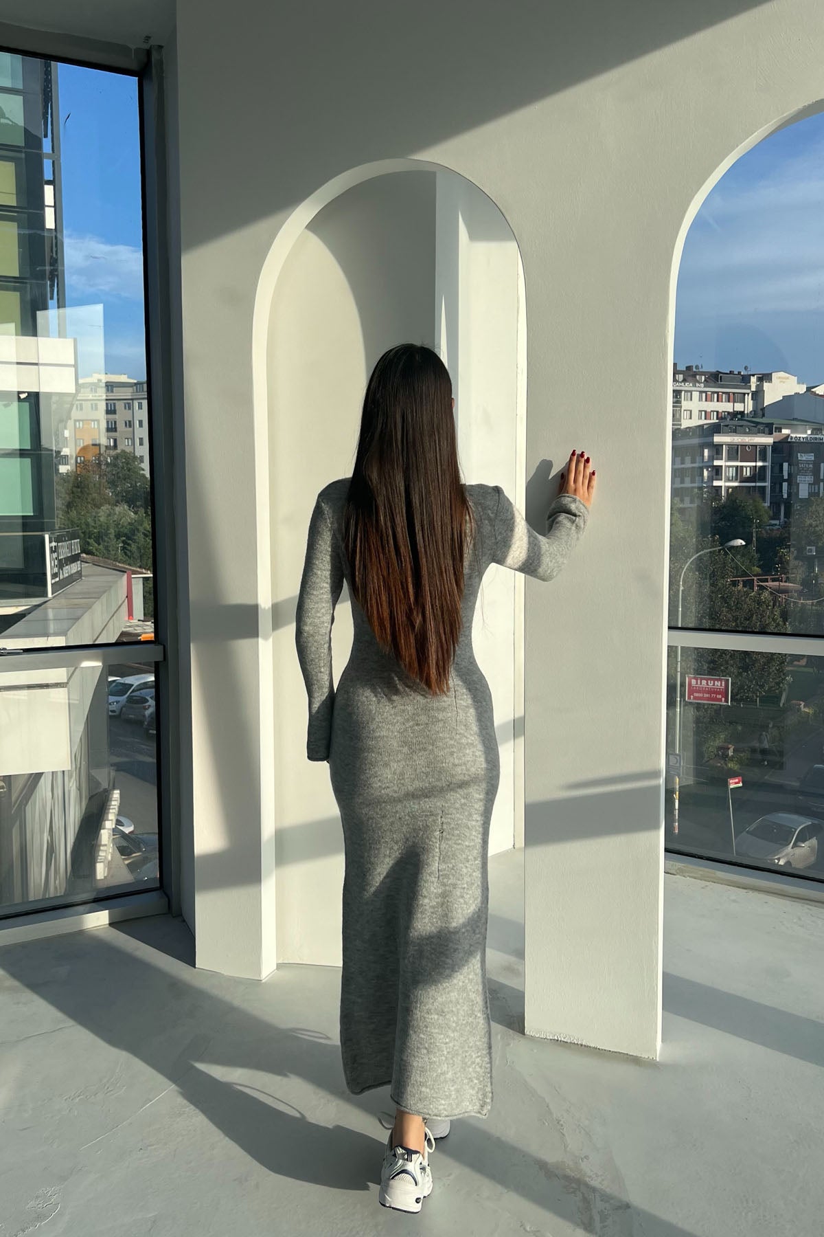 Gri V Yaka Yırtık Detaylı Triko Uzun Elbise SY-2527-Gri